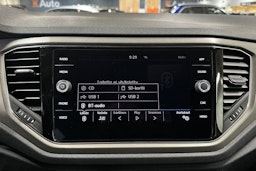 punainen Volkswagen T-Roc 2020 kuva 18.