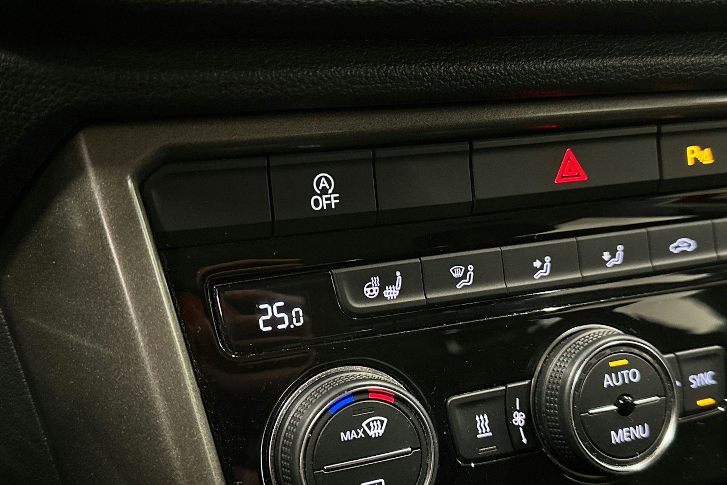 punainen Volkswagen T-Roc 2020 kuva 20.