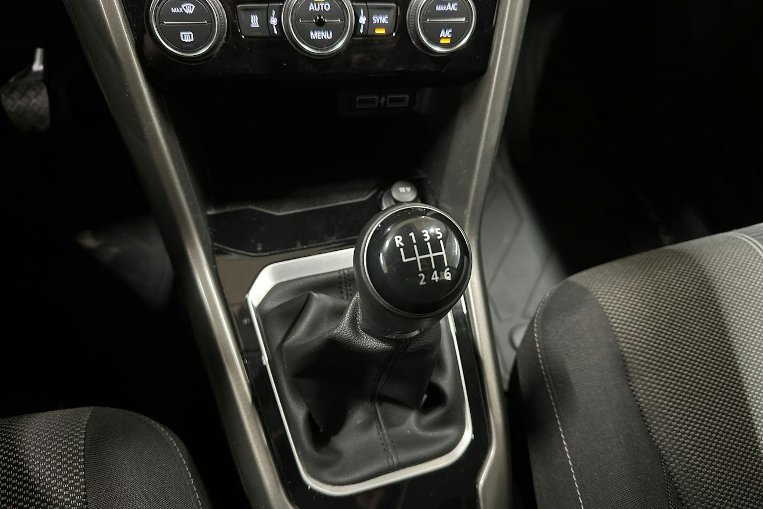 punainen Volkswagen T-Roc 2020 kuva 21.