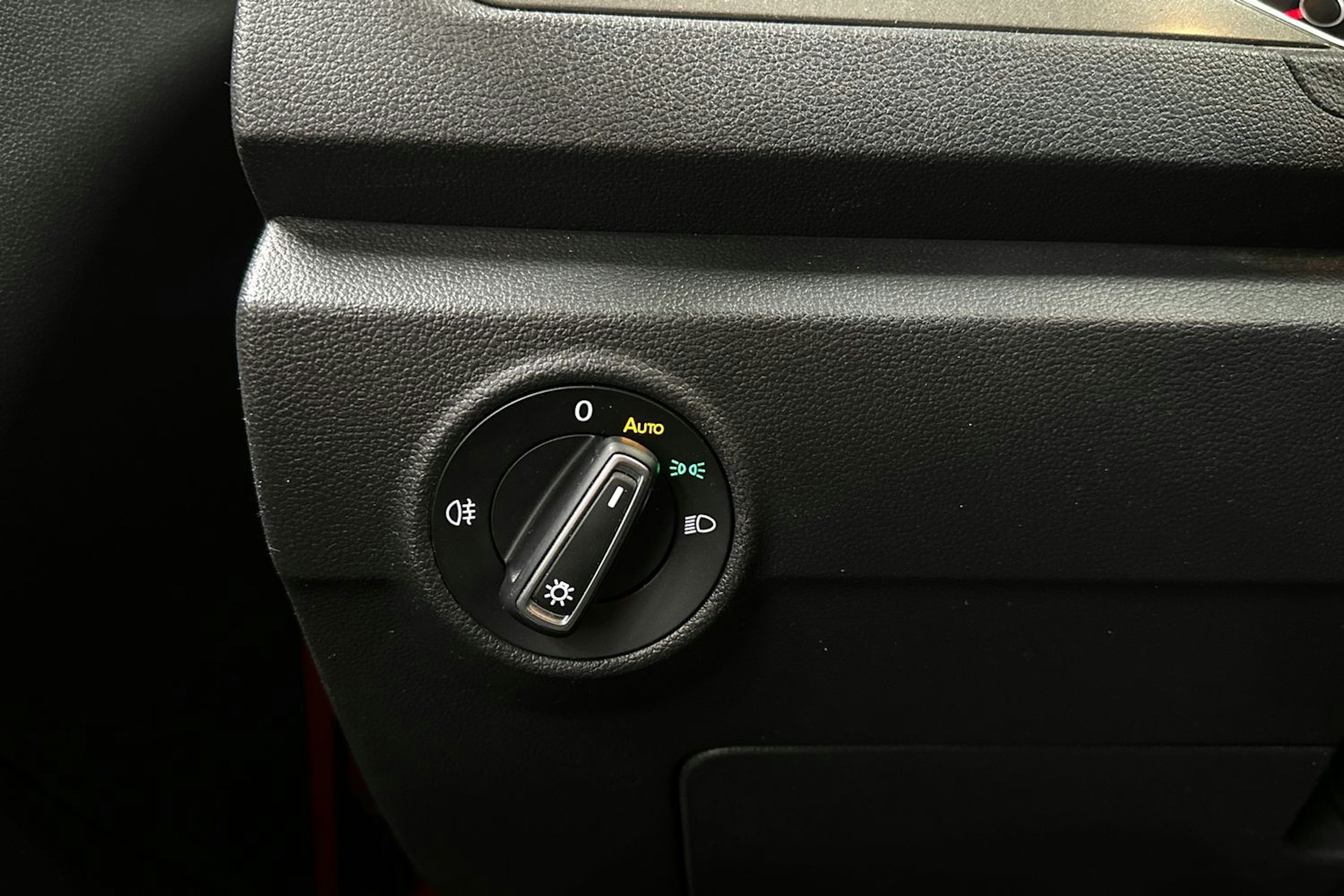 punainen Volkswagen T-Roc 2020 kuva 25.