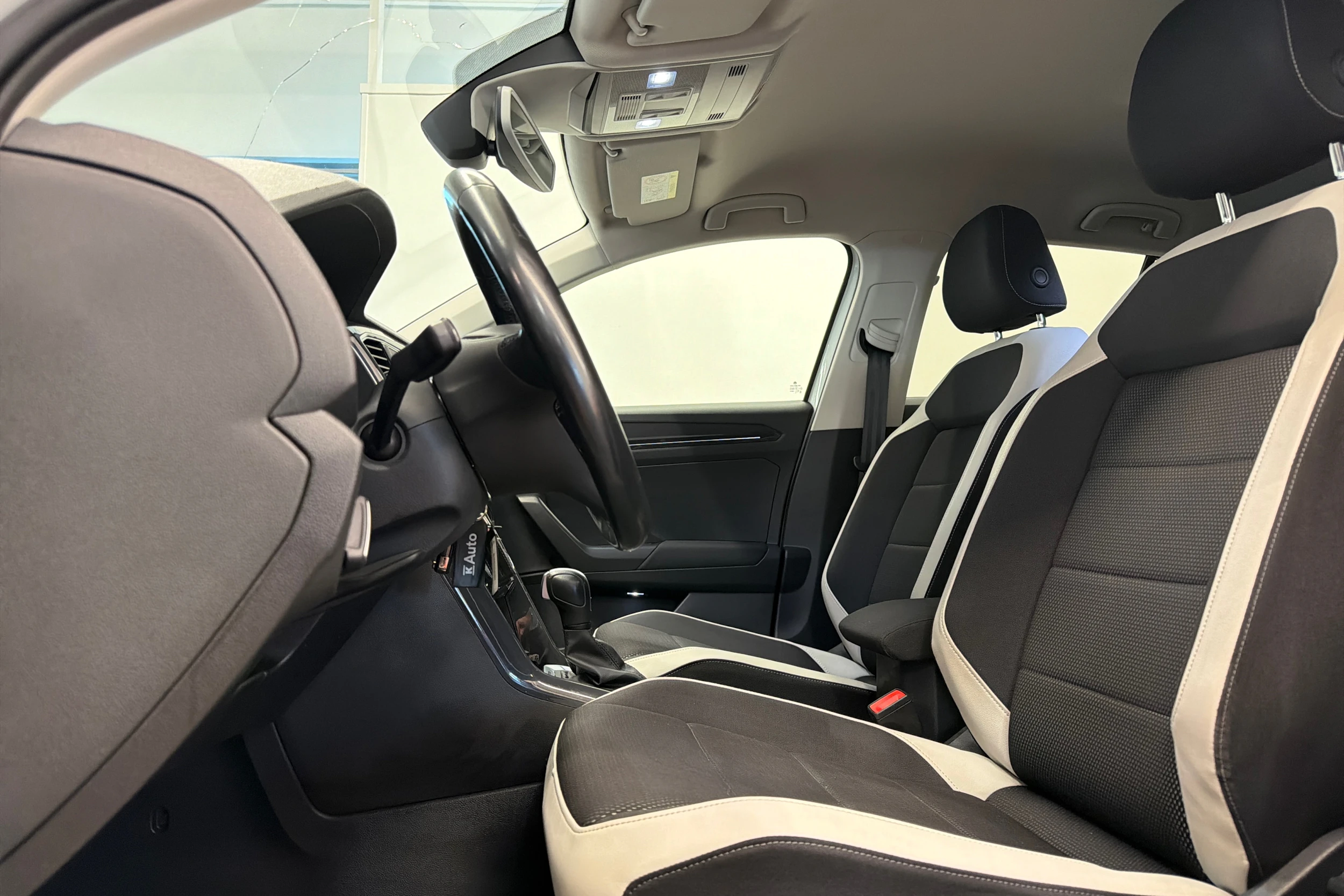 valkoinen Volkswagen T-Roc 2020 kuva 12.