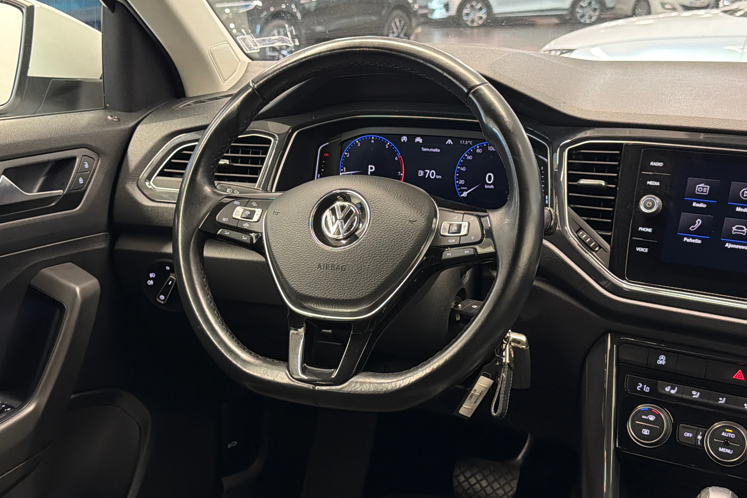 valkoinen Volkswagen T-Roc 2020 kuva 13.