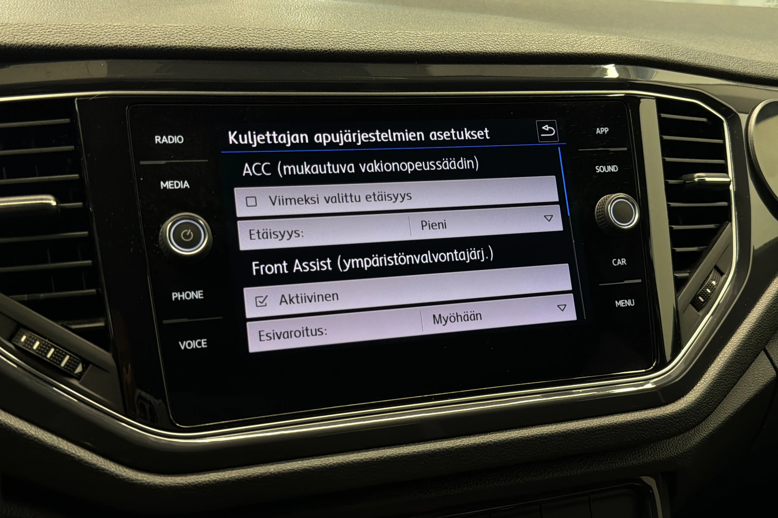 valkoinen Volkswagen T-Roc 2020 kuva 22.