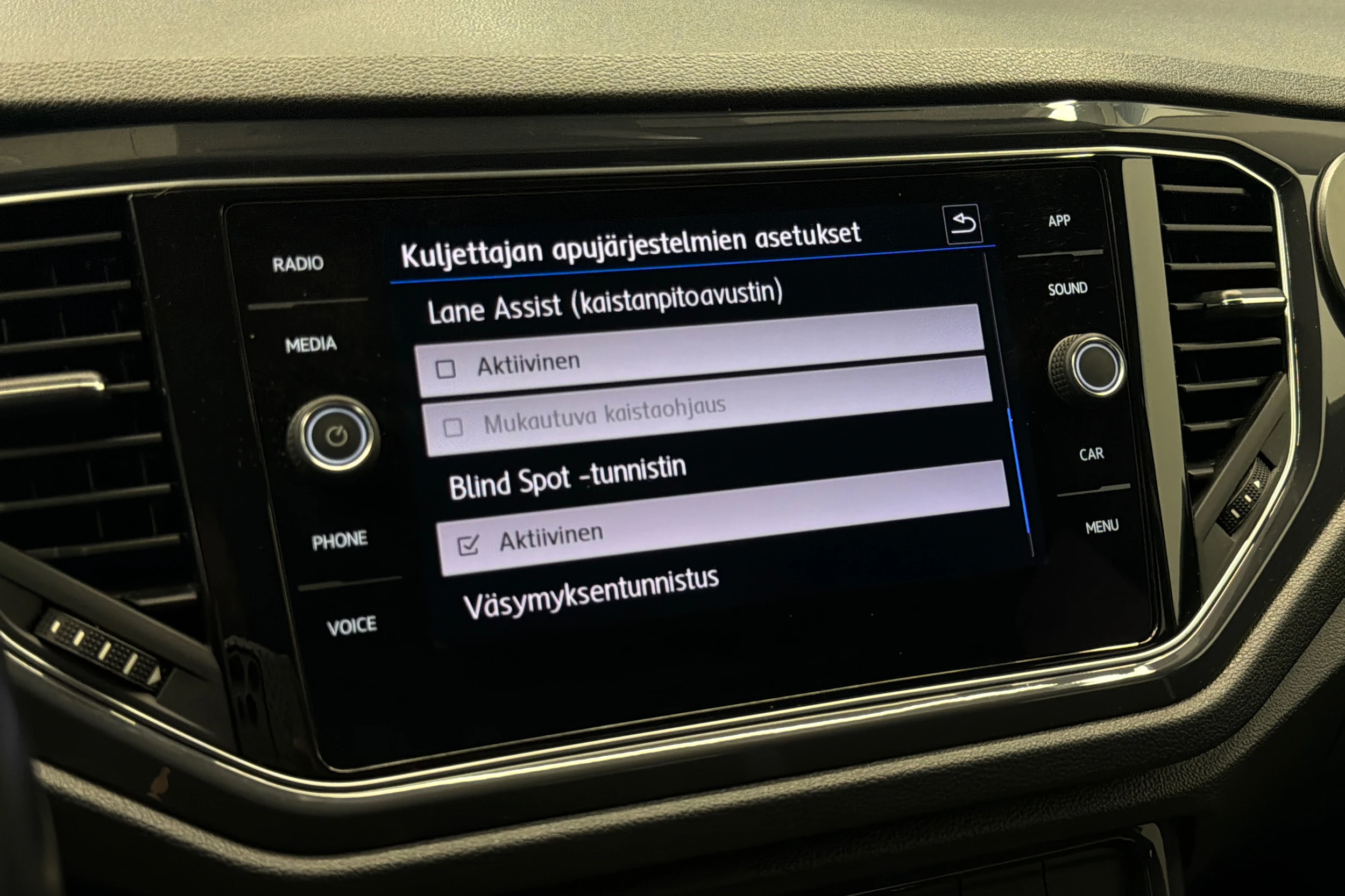 valkoinen Volkswagen T-Roc 2020 kuva 23.