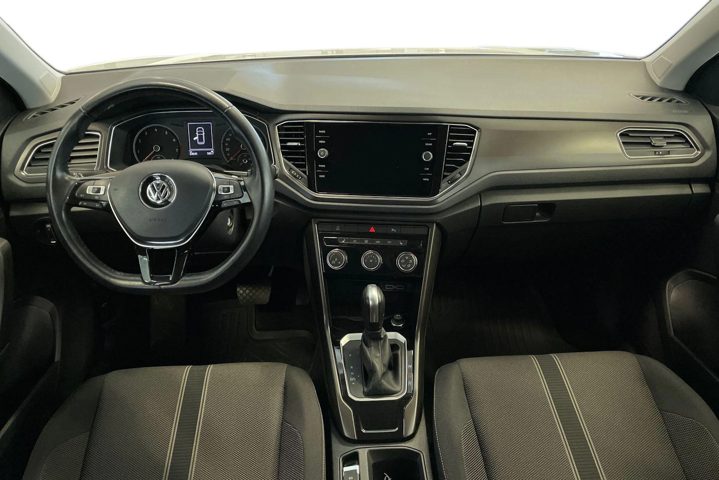 Valkoinen Volkswagen T-ROC 2020 kuva 7.