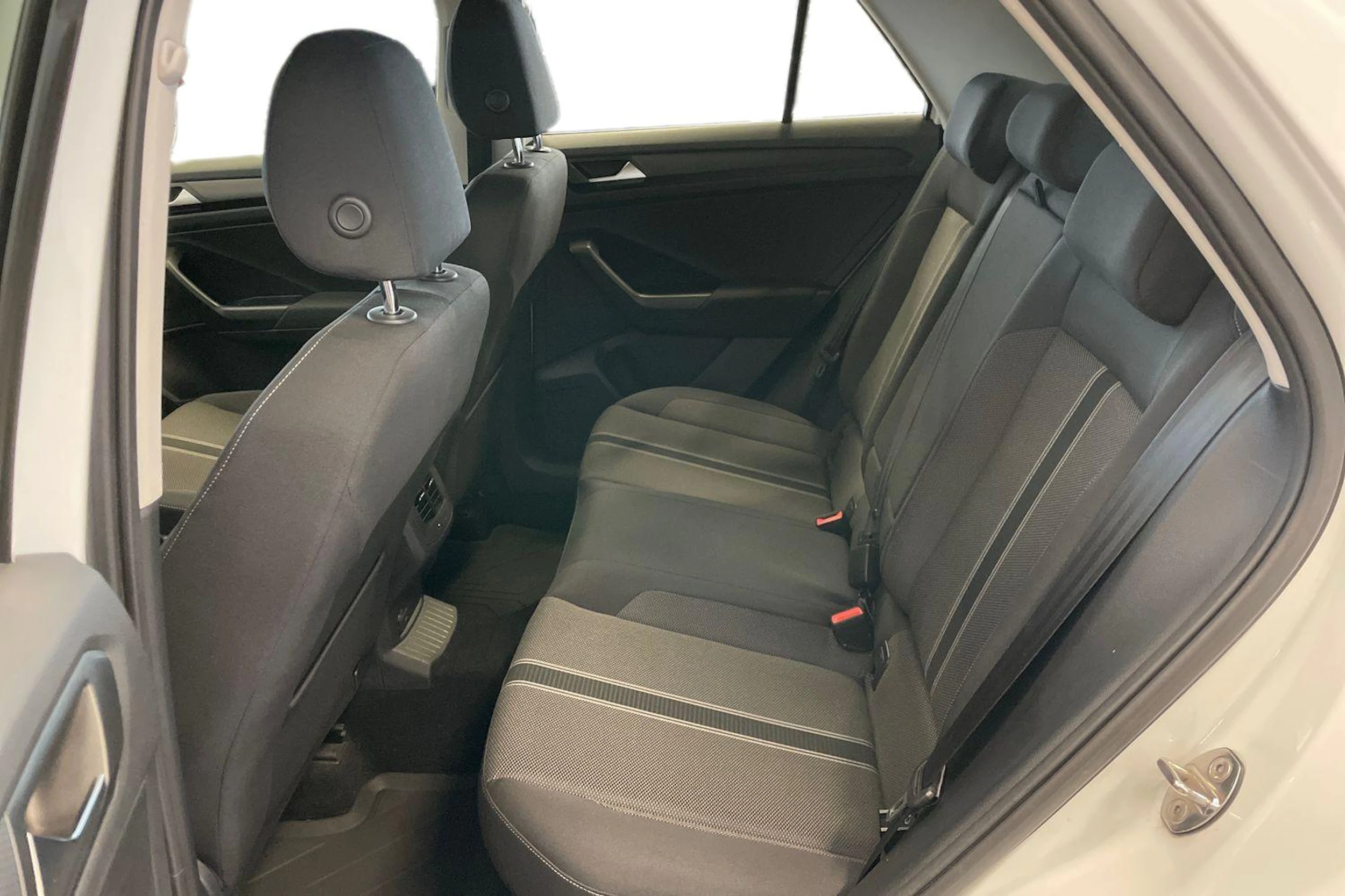 Valkoinen Volkswagen T-ROC 2020 kuva 8.