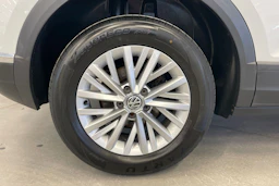 Valkoinen Volkswagen T-ROC 2020 kuva 10.