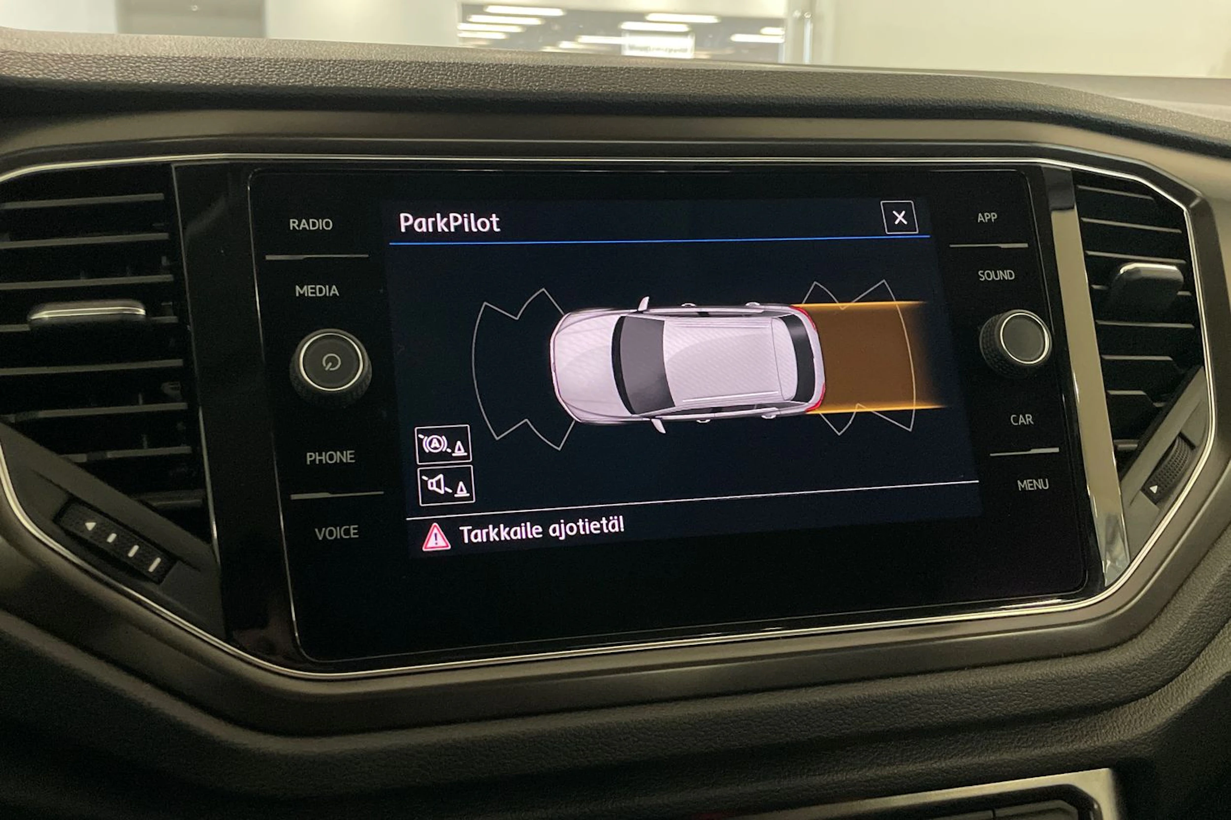 Valkoinen Volkswagen T-ROC 2020 kuva 13.