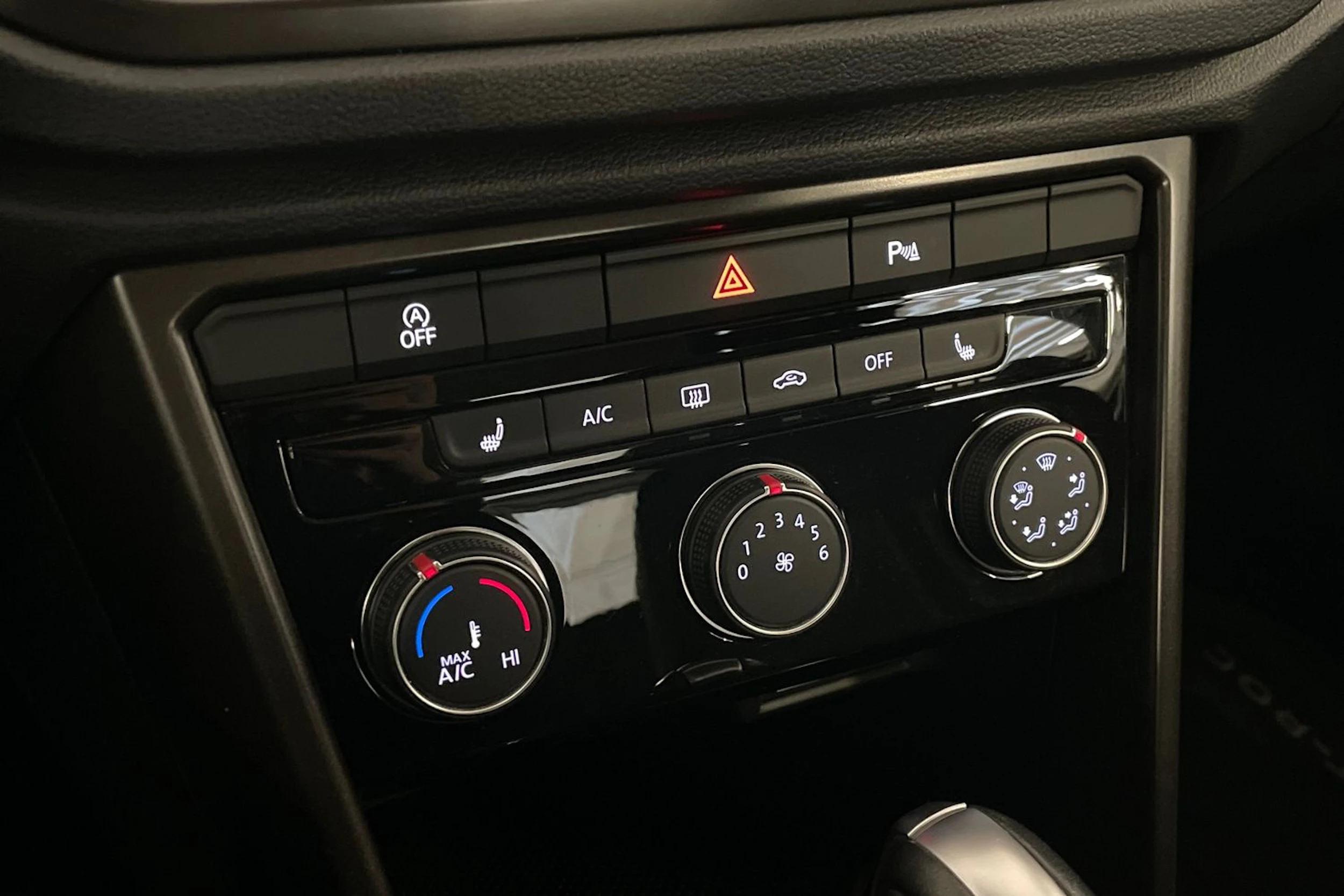 Valkoinen Volkswagen T-ROC 2020 kuva 14.