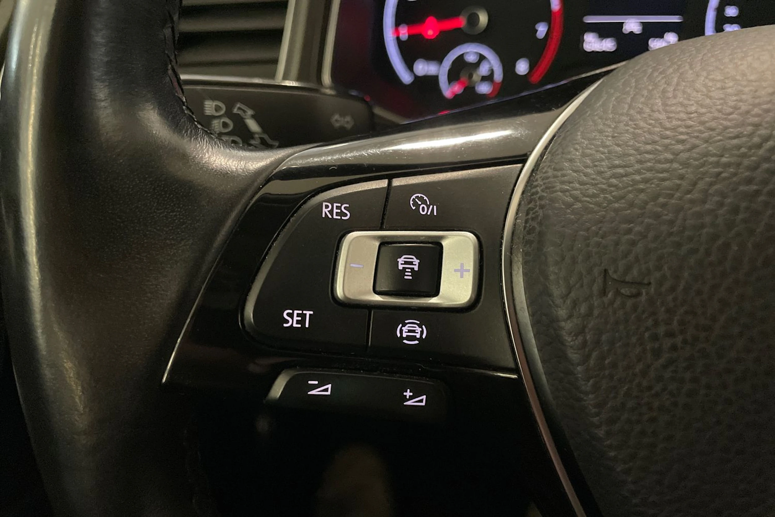 Valkoinen Volkswagen T-ROC 2020 kuva 19.