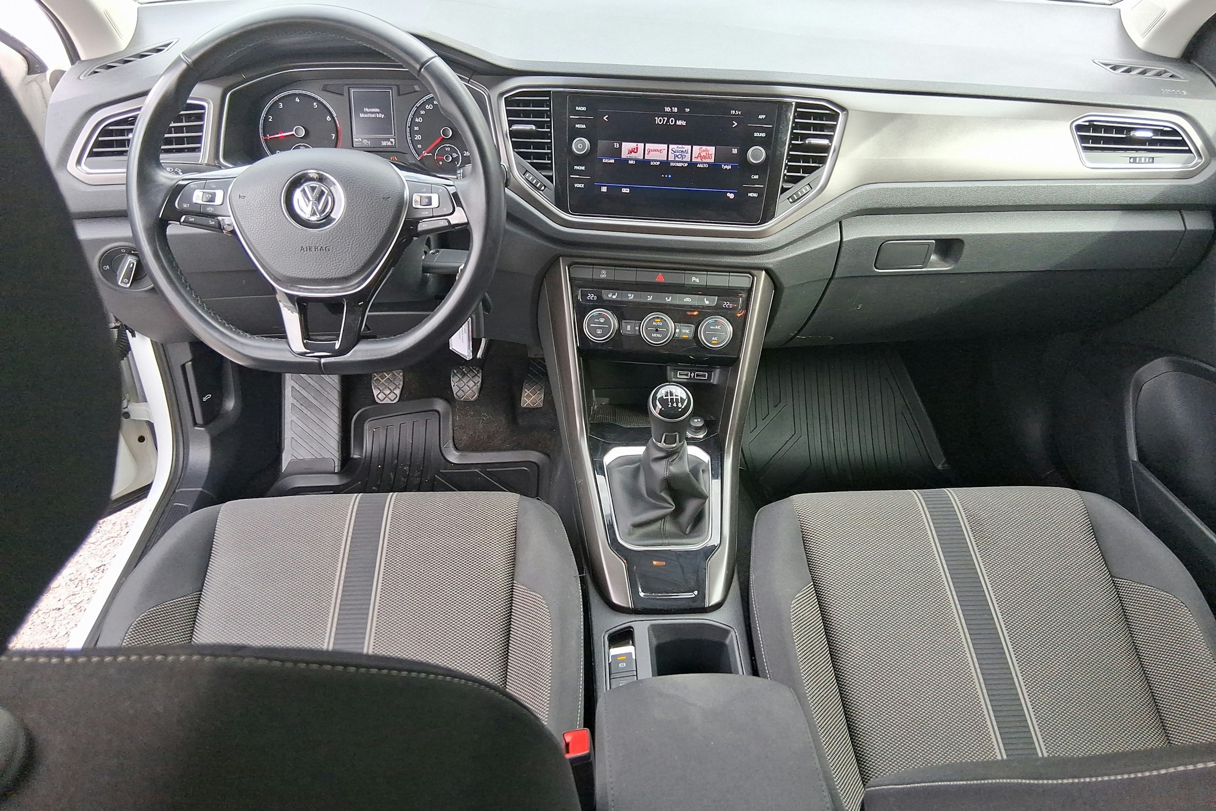valkoinen Volkswagen T-Roc 2020 kuva 7.