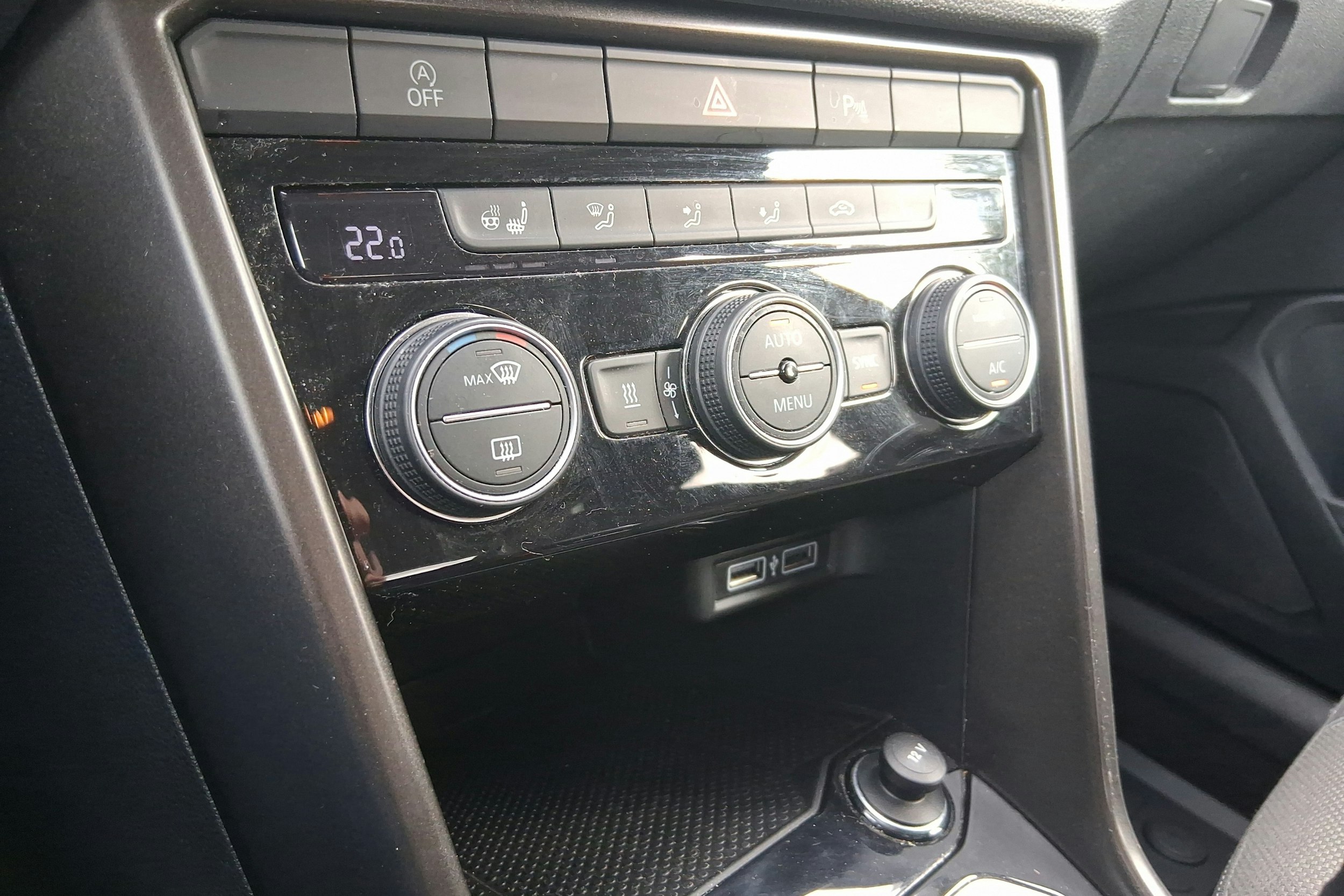 valkoinen Volkswagen T-Roc 2020 kuva 12.
