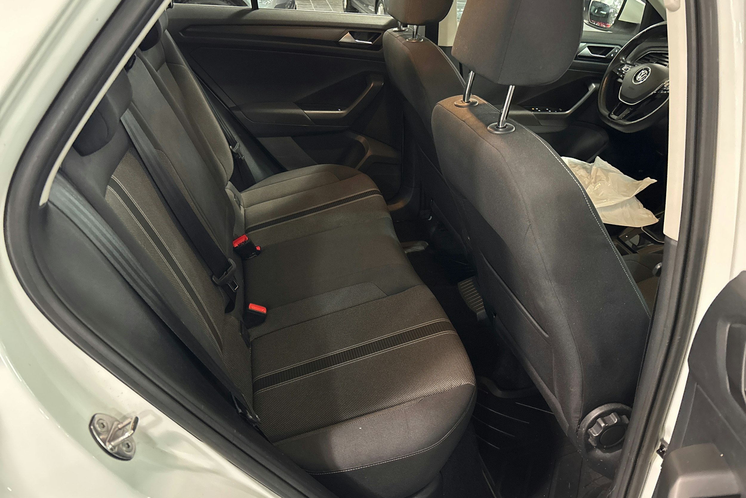 valkoinen Volkswagen T-Roc 2020 kuva 15.