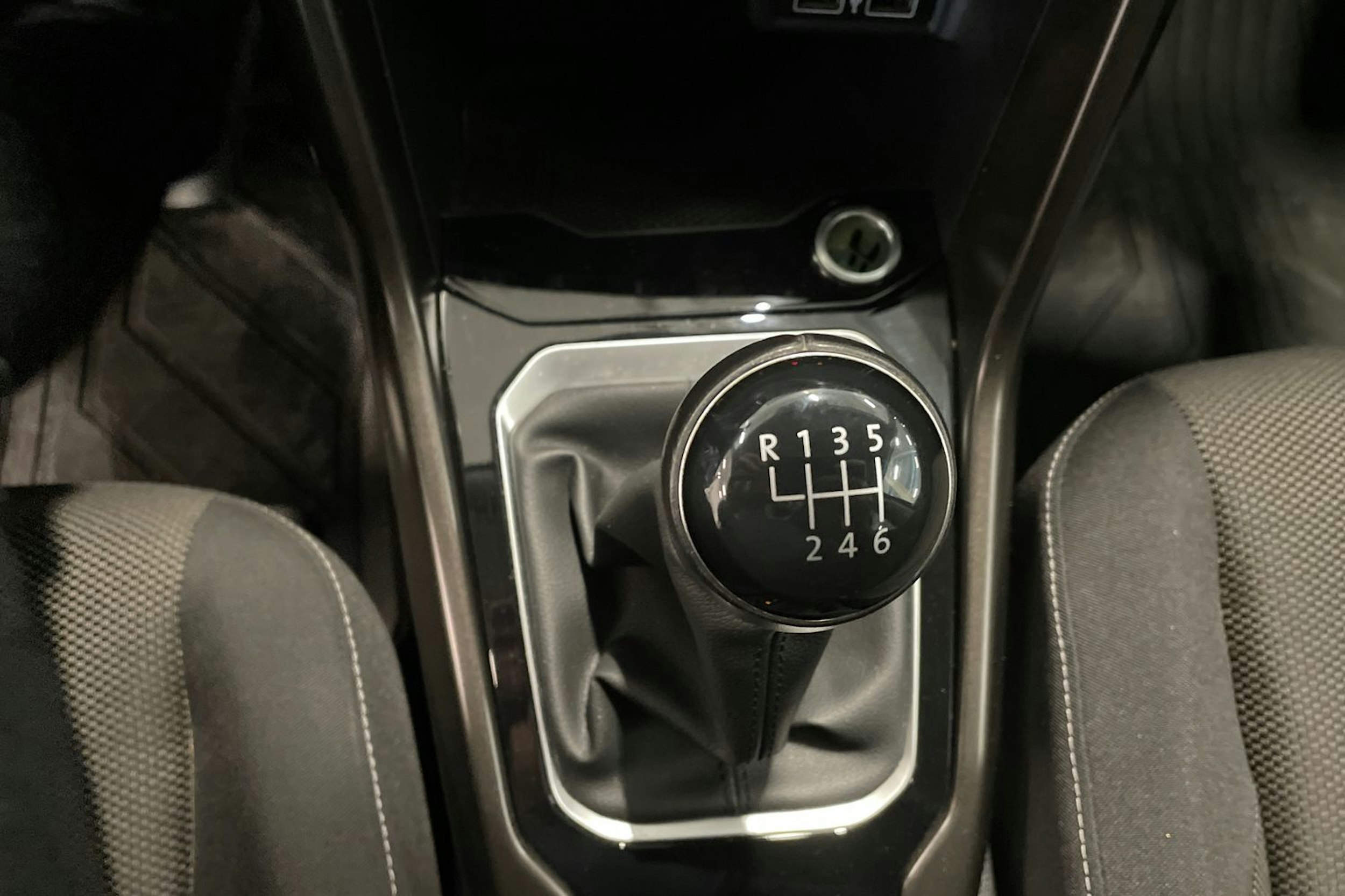 musta Volkswagen T-Roc 2020 kuva 29.