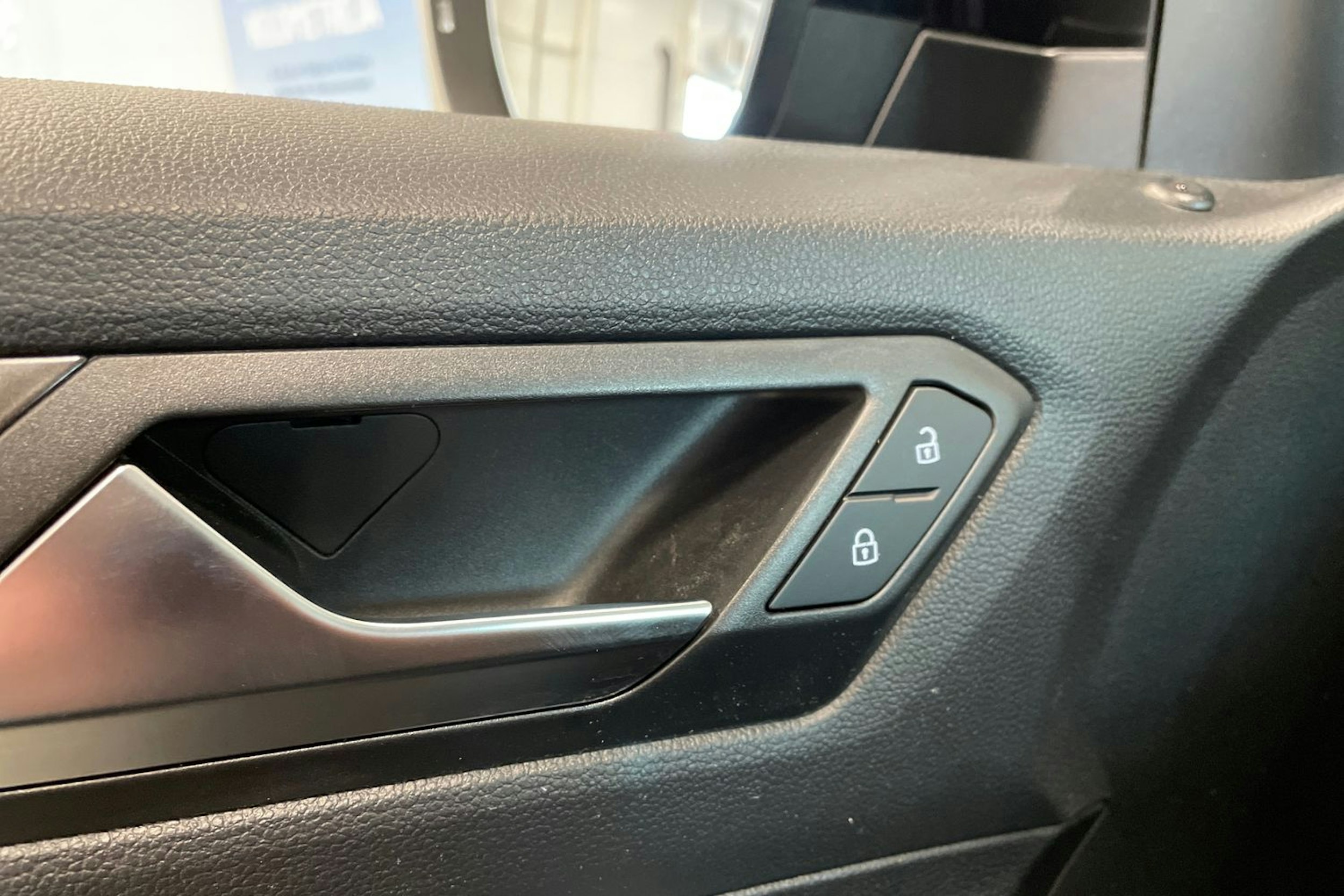 musta Volkswagen T-Roc 2020 kuva 32.