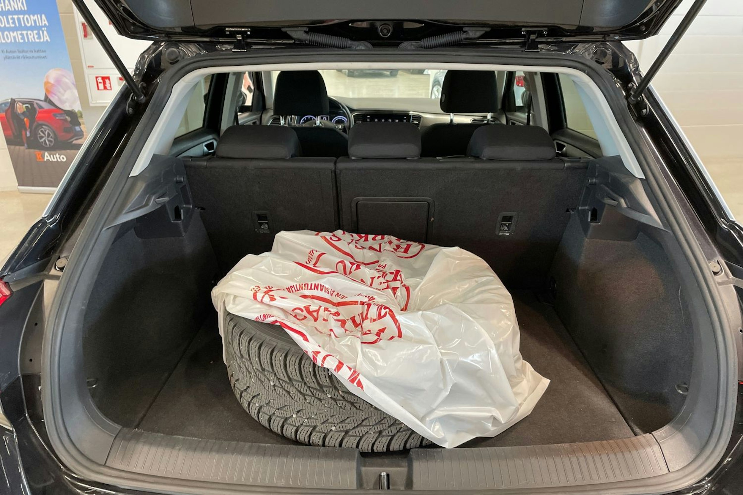 musta Volkswagen T-Roc 2020 kuva 33.