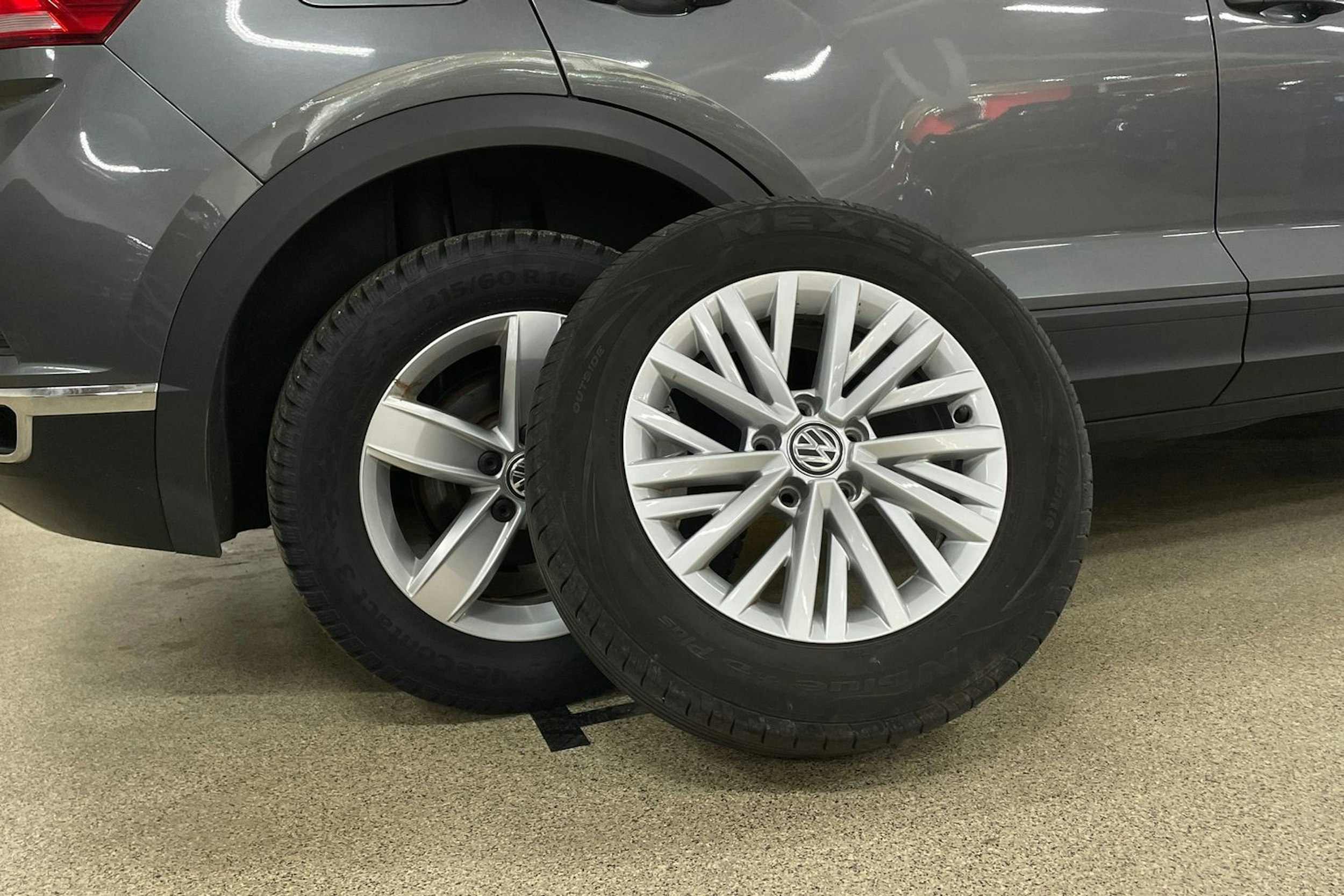 harmaa Volkswagen T-Roc 2020 kuva 27.