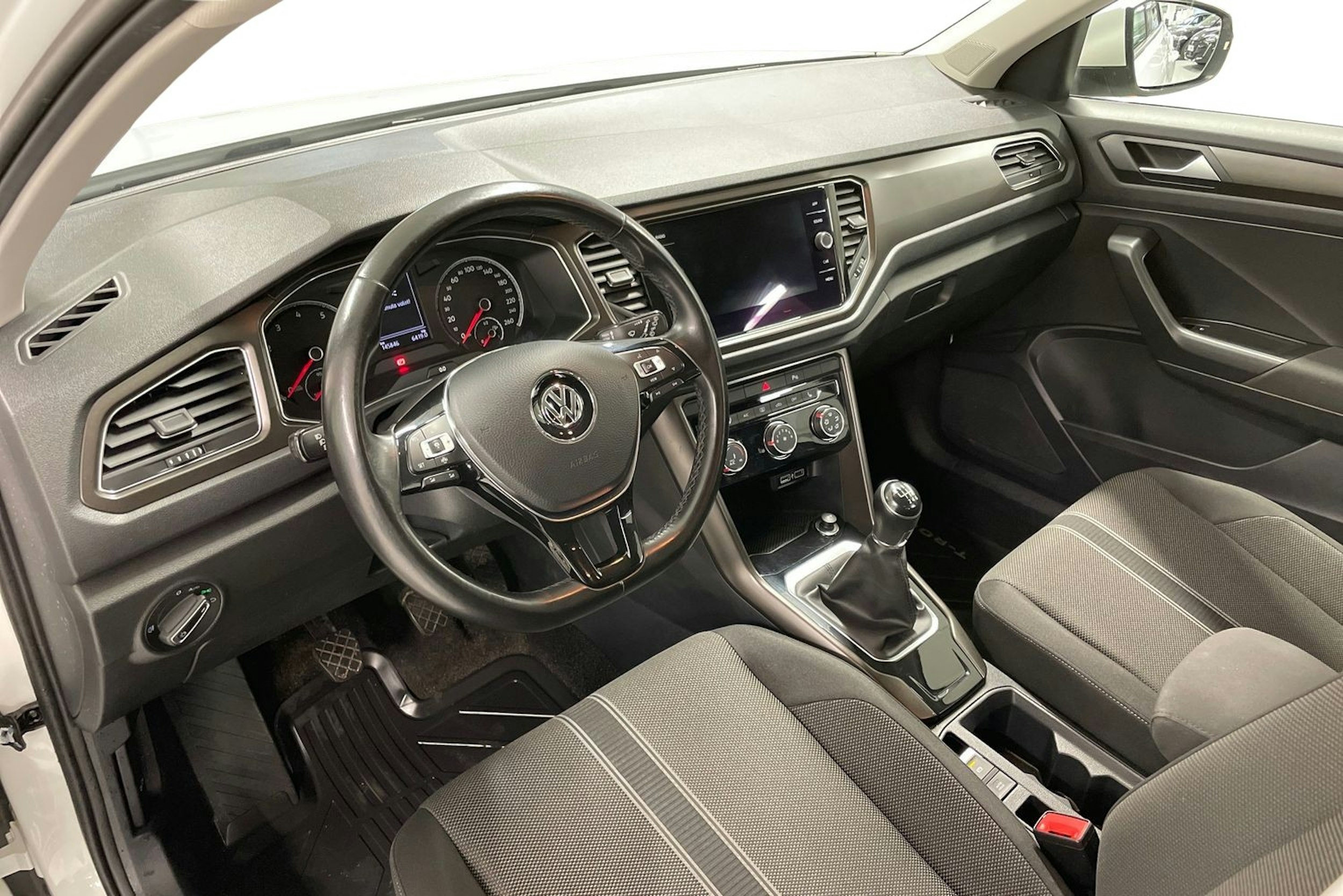 valkoinen Volkswagen T-Roc 2020 kuva 7.