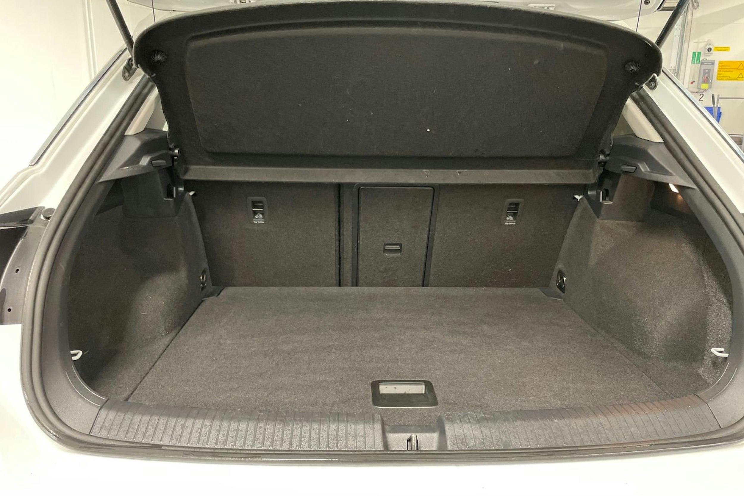 valkoinen Volkswagen T-Roc 2020 kuva 14.