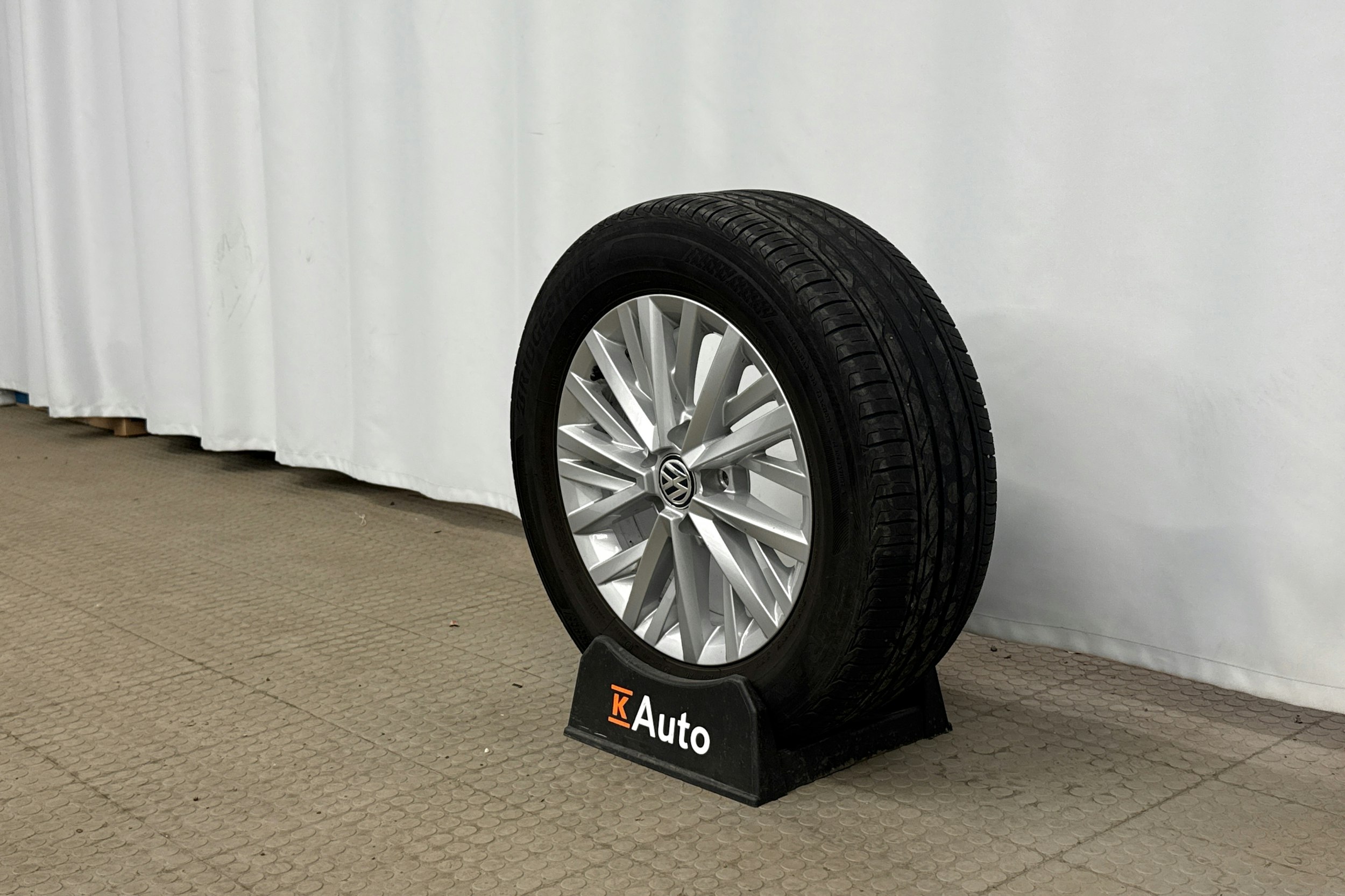 valkoinen Volkswagen T-Roc 2020 kuva 13.