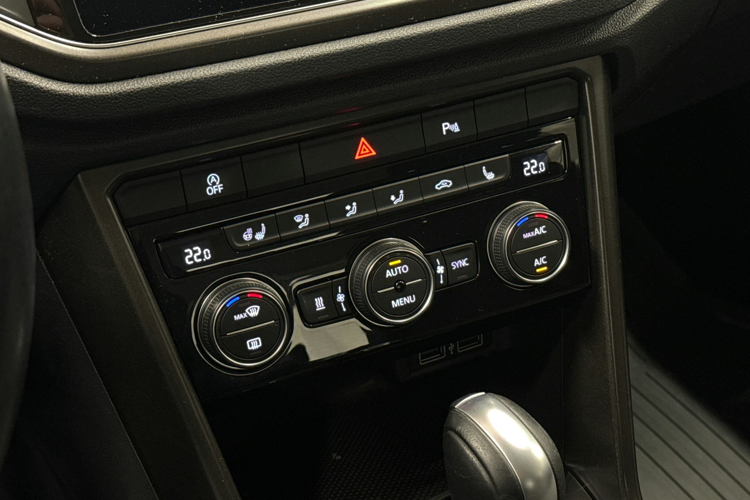 valkoinen Volkswagen T-Roc 2020 kuva 22.