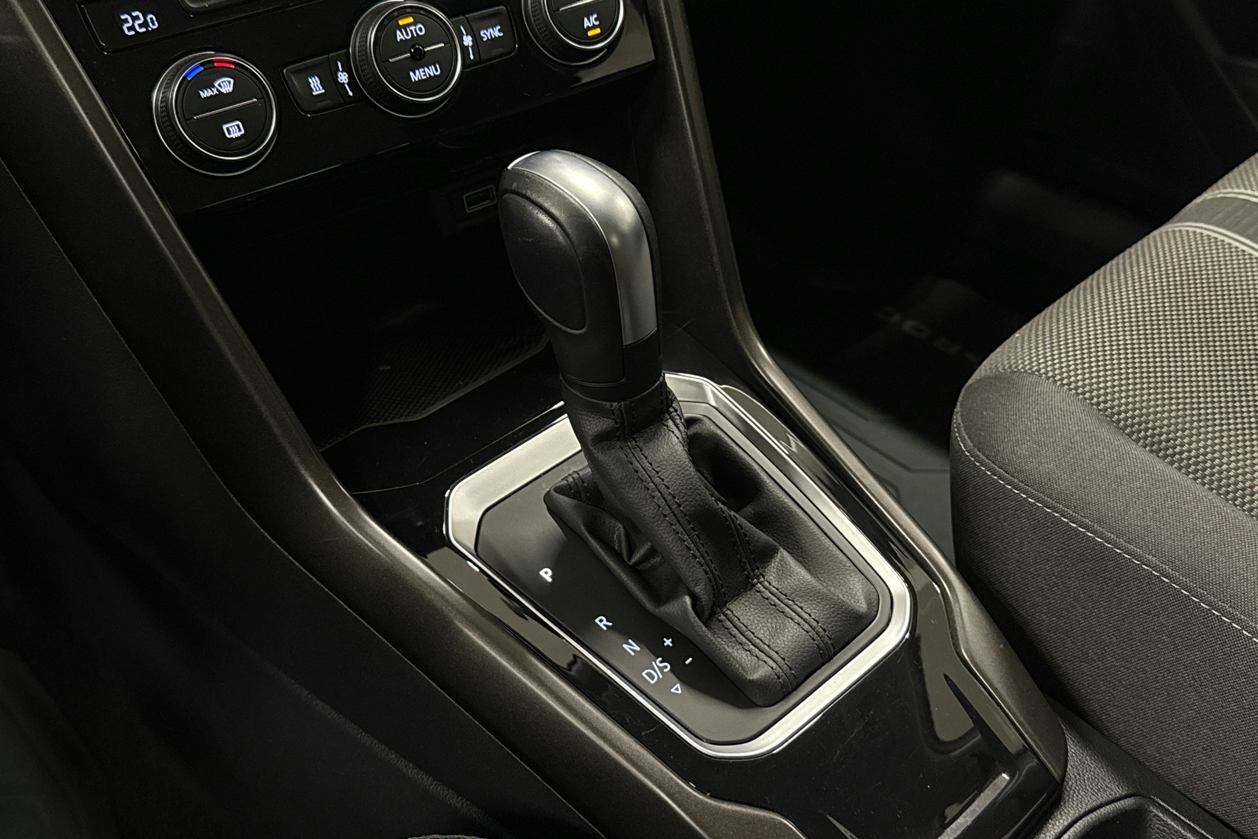 valkoinen Volkswagen T-Roc 2020 kuva 23.