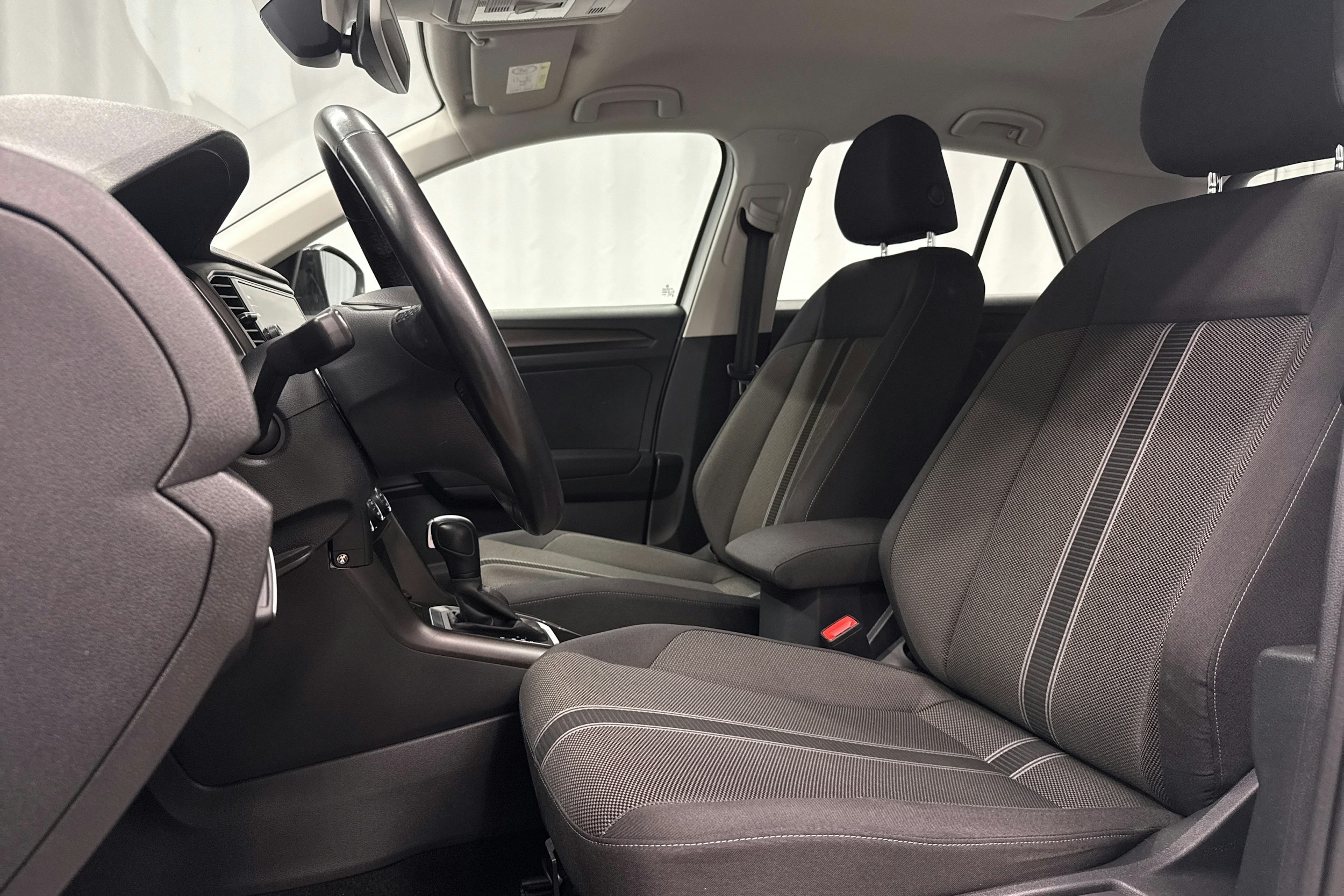 valkoinen Volkswagen T-Roc 2020 kuva 24.