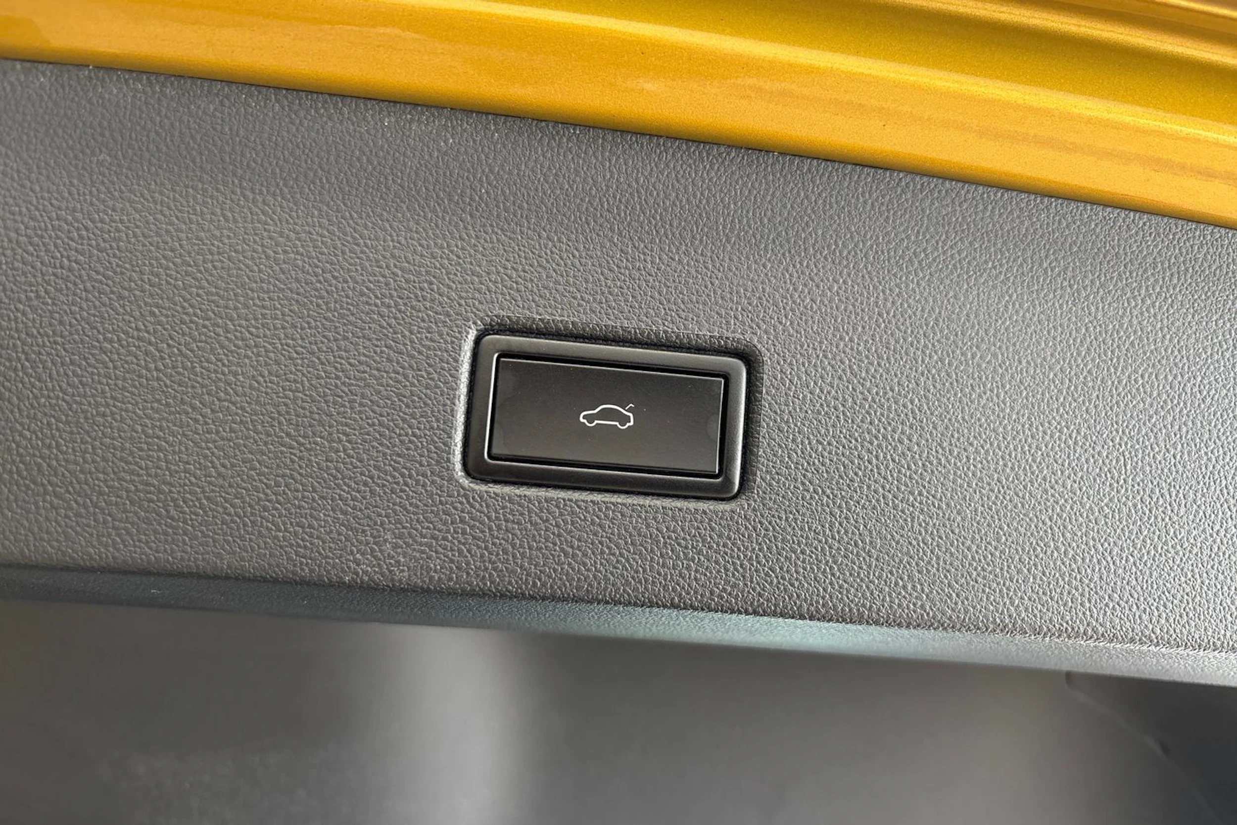 keltainen Volkswagen T-Roc 2020 kuva 15.