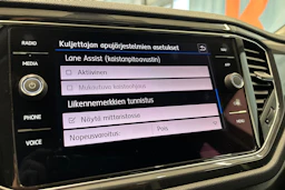 keltainen Volkswagen T-Roc 2020 kuva 28.