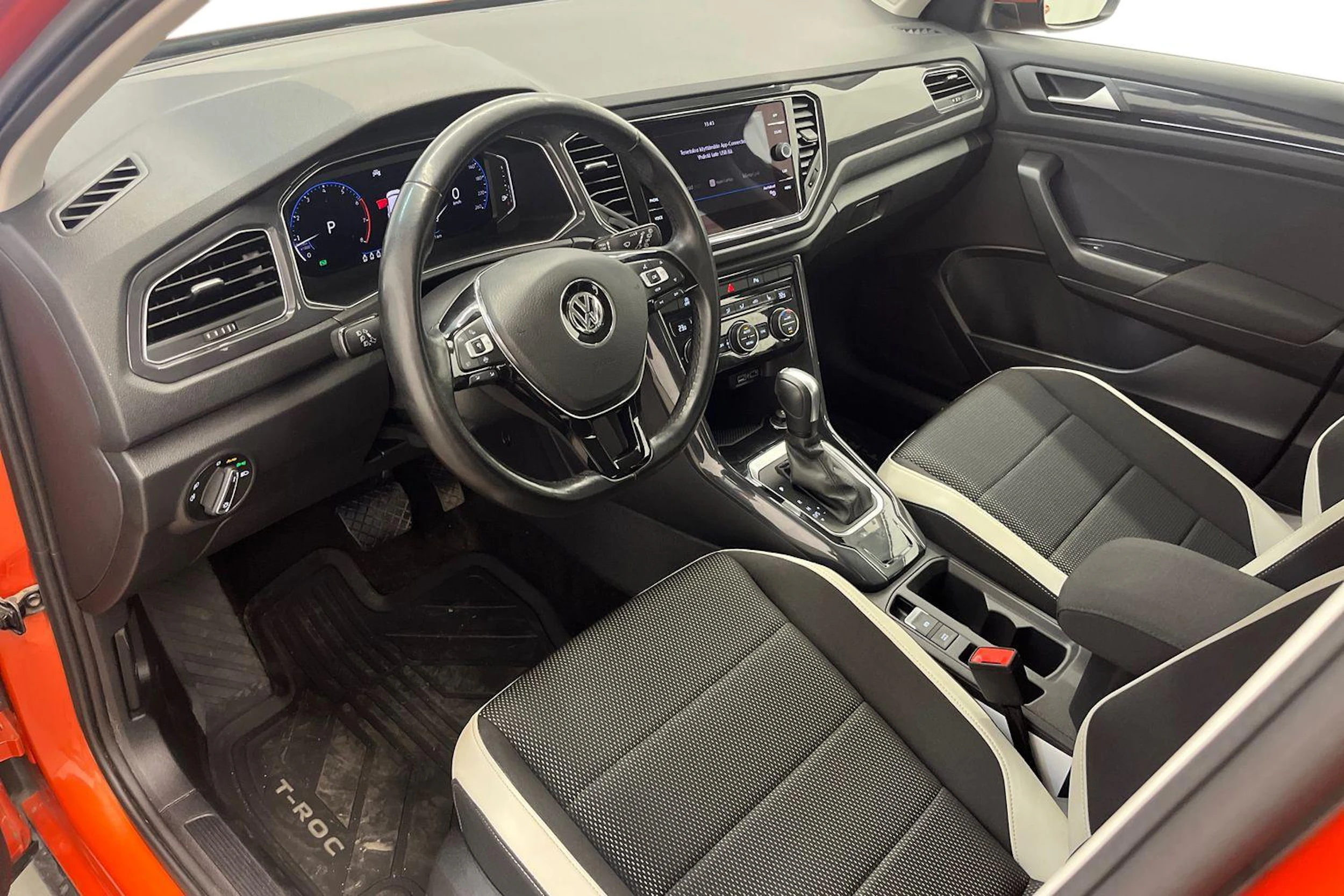oranssi Volkswagen T-Roc 2020 kuva 6.