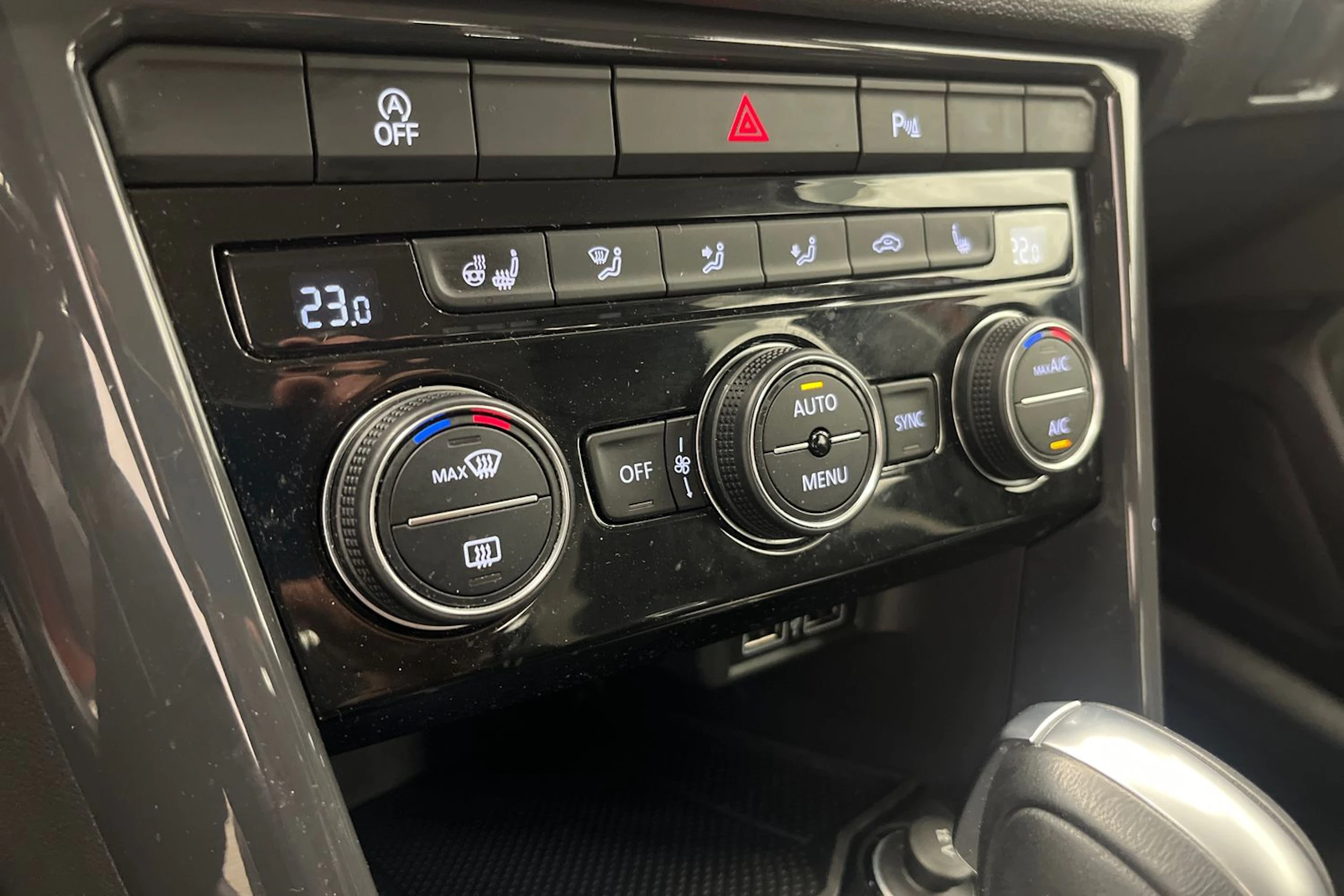 oranssi Volkswagen T-Roc 2020 kuva 16.