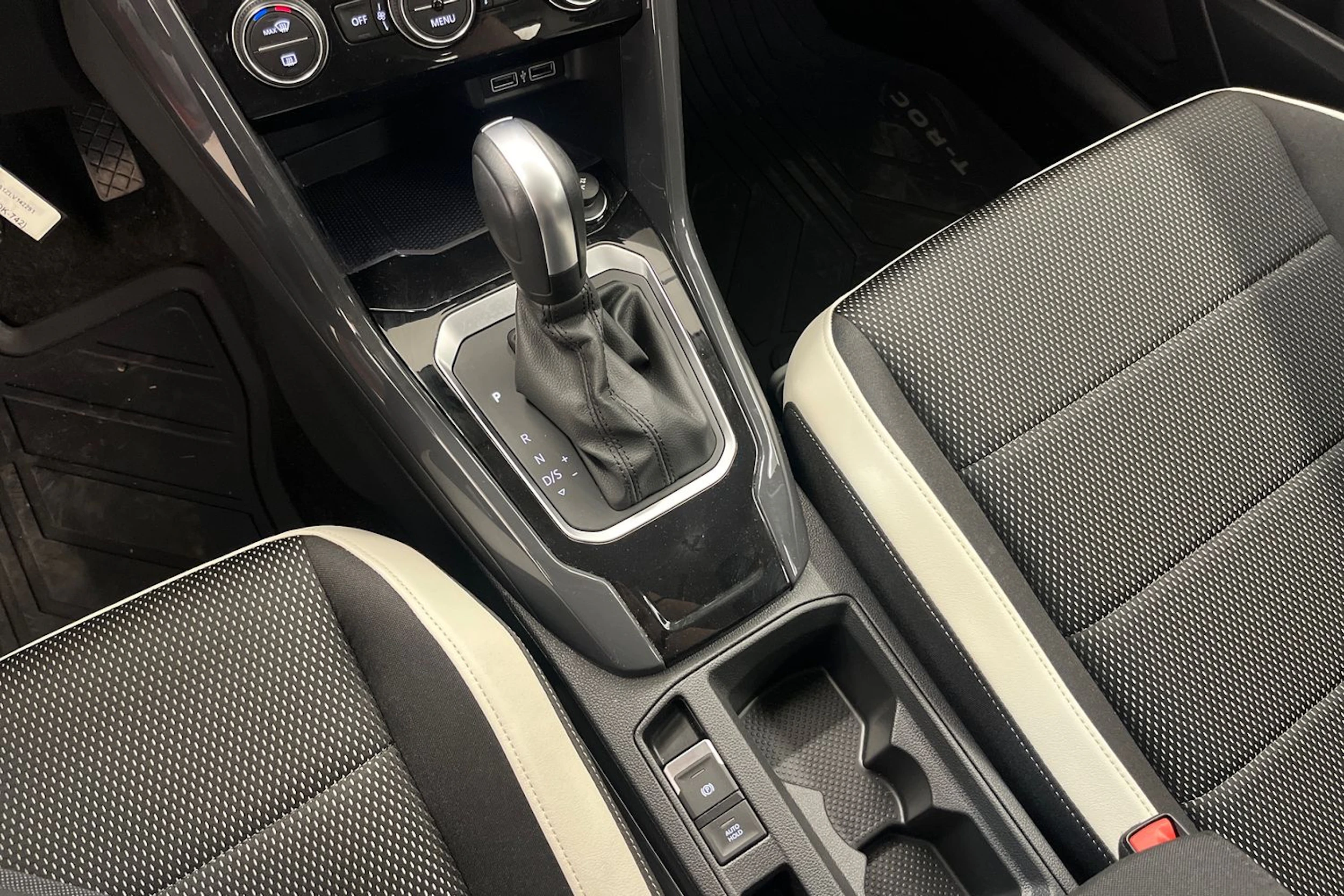 oranssi Volkswagen T-Roc 2020 kuva 17.