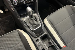 oranssi Volkswagen T-Roc 2020 kuva 17.