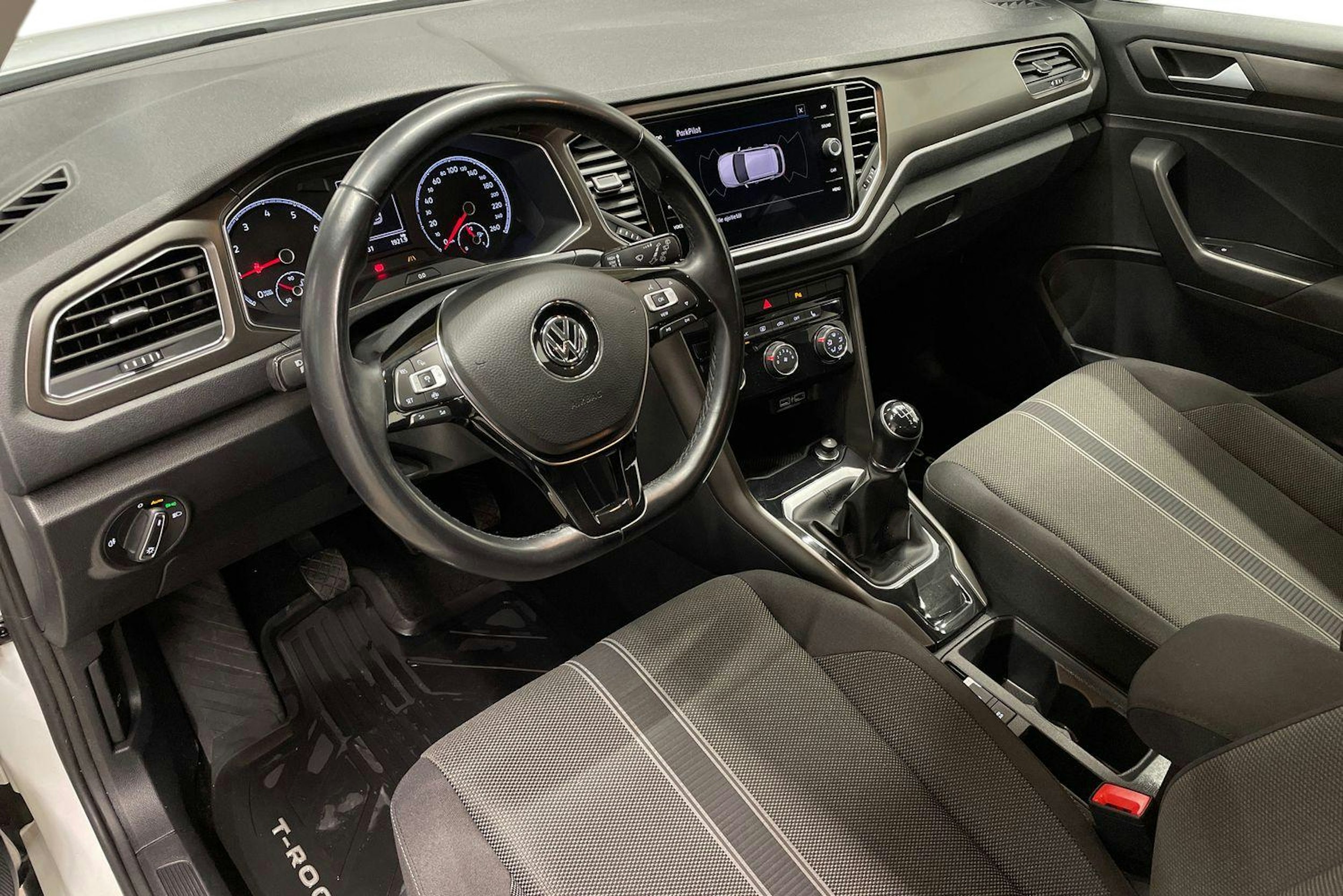 valkoinen Volkswagen T-Roc 2020 kuva 7.