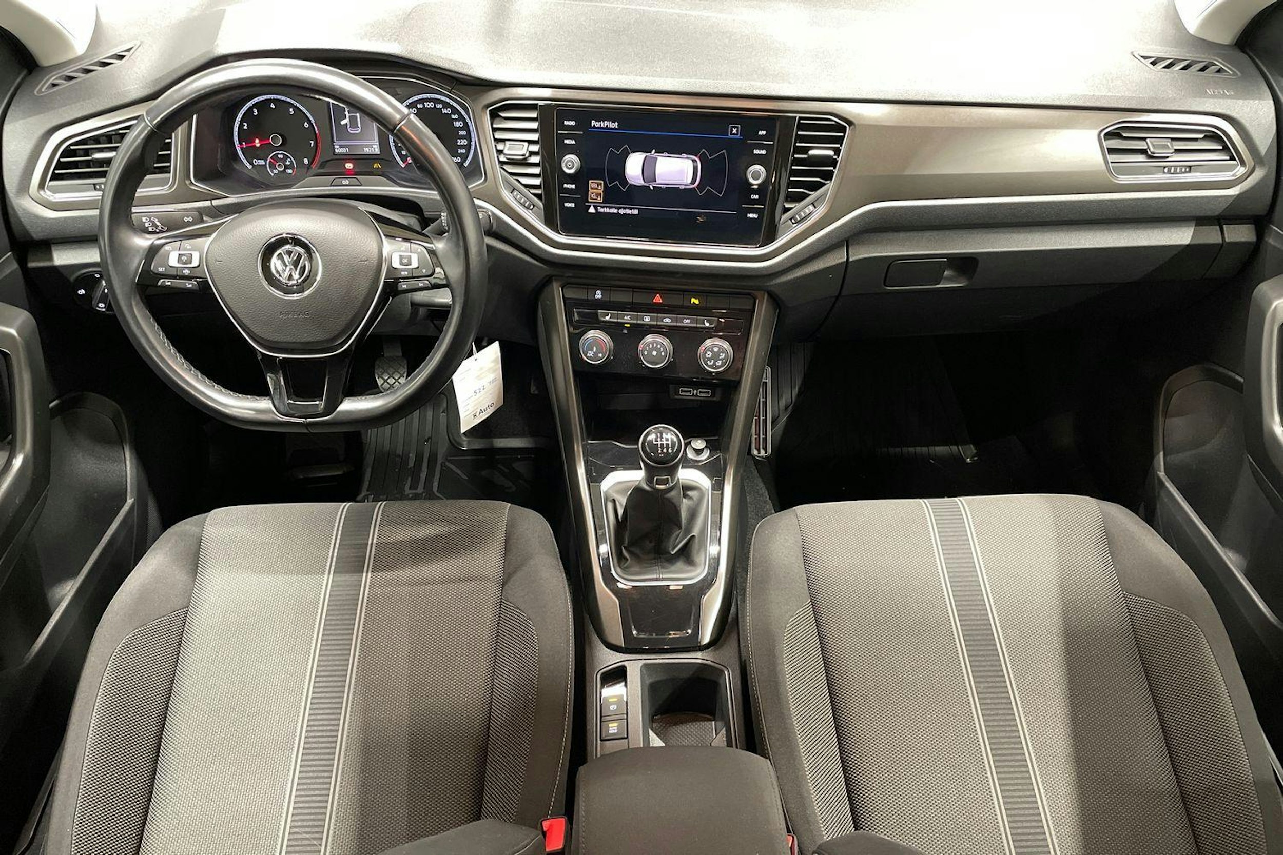 valkoinen Volkswagen T-Roc 2020 kuva 9.