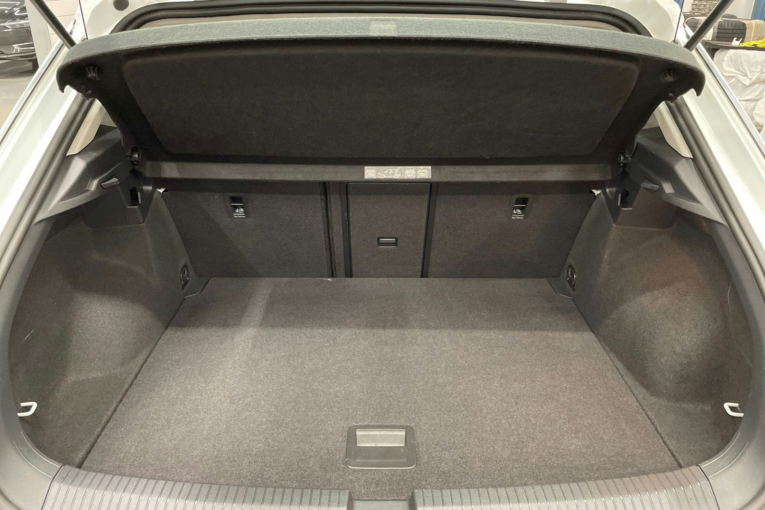 valkoinen Volkswagen T-Roc 2020 kuva 14.