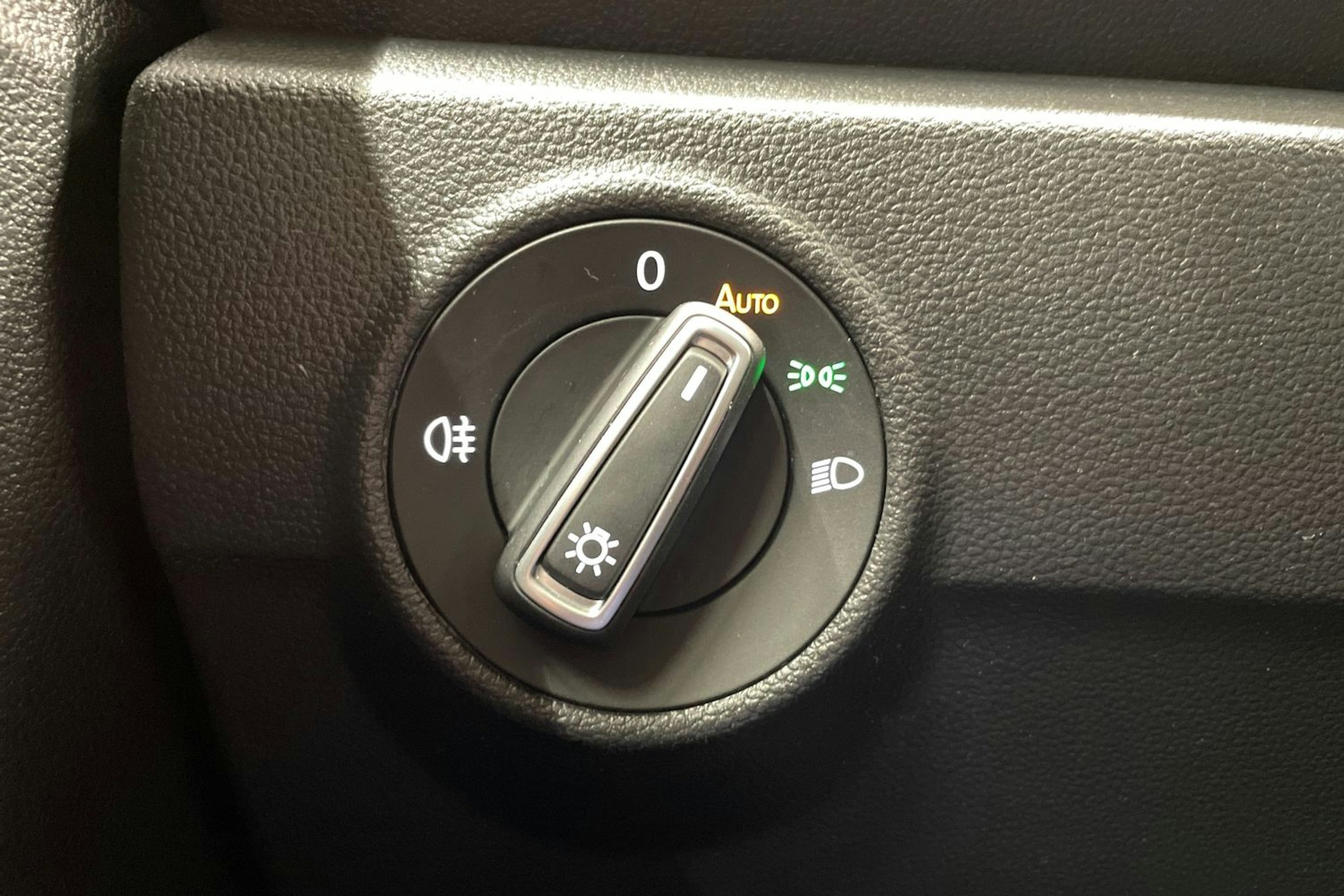 valkoinen Volkswagen T-Roc 2020 kuva 21.