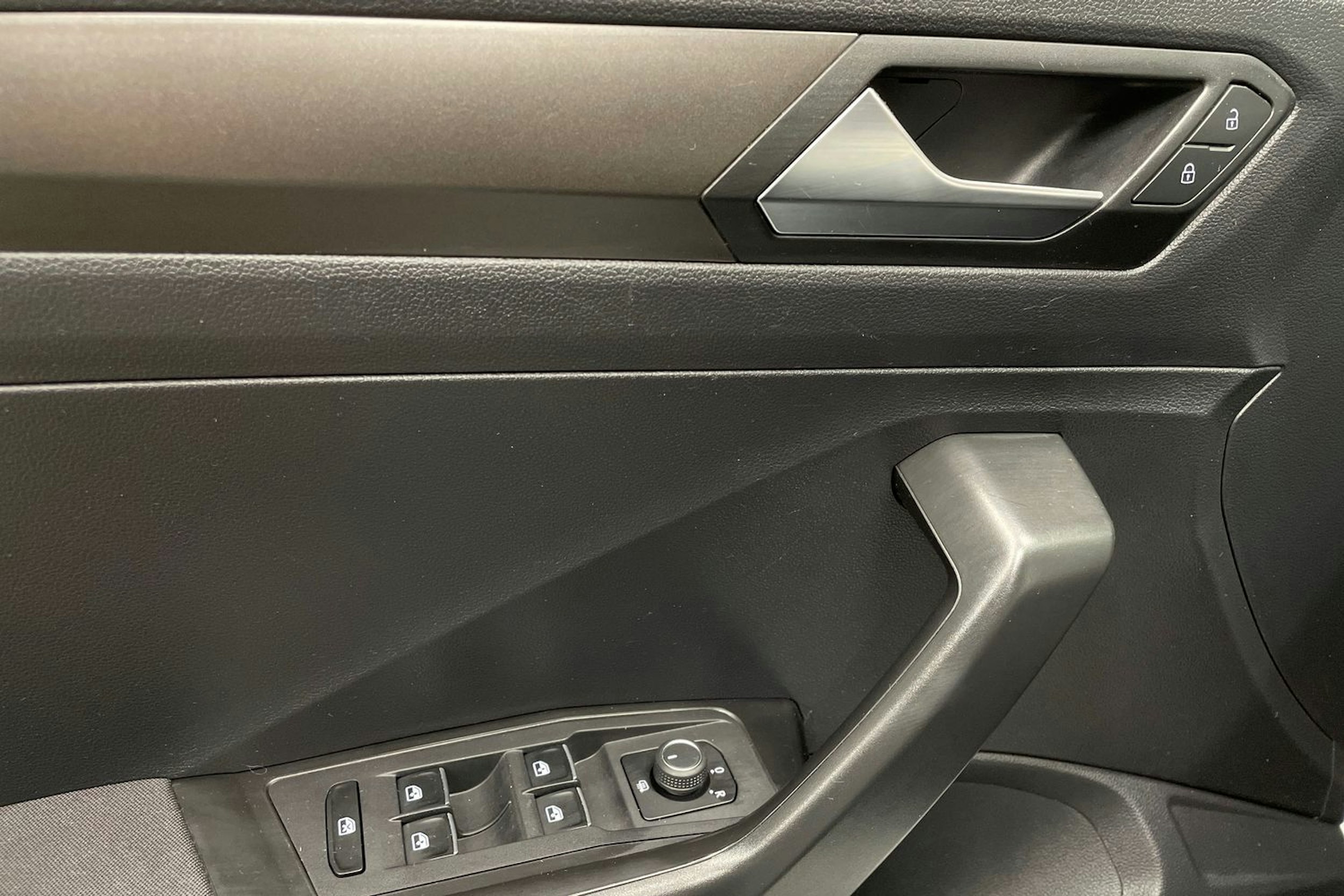 valkoinen Volkswagen T-Roc 2020 kuva 24.