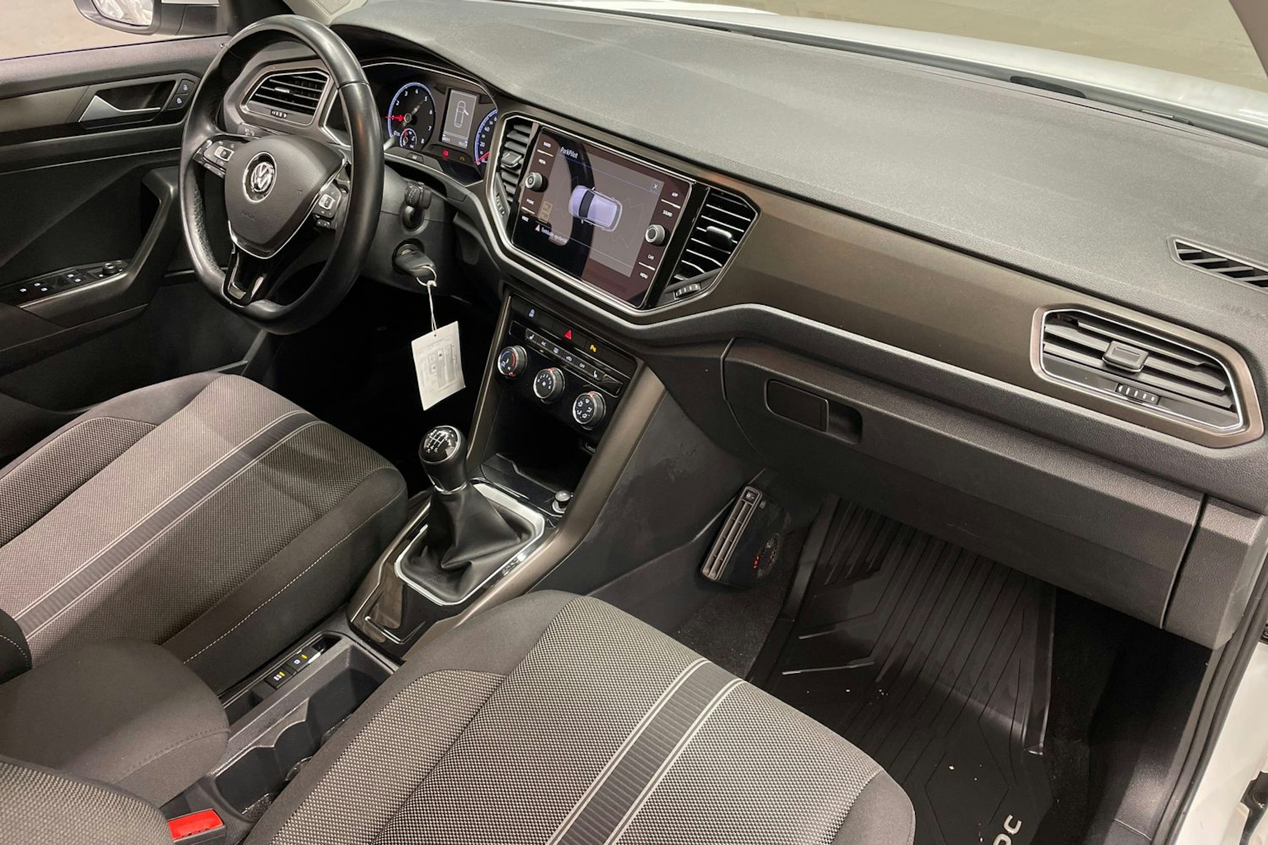 valkoinen Volkswagen T-Roc 2020 kuva 27.