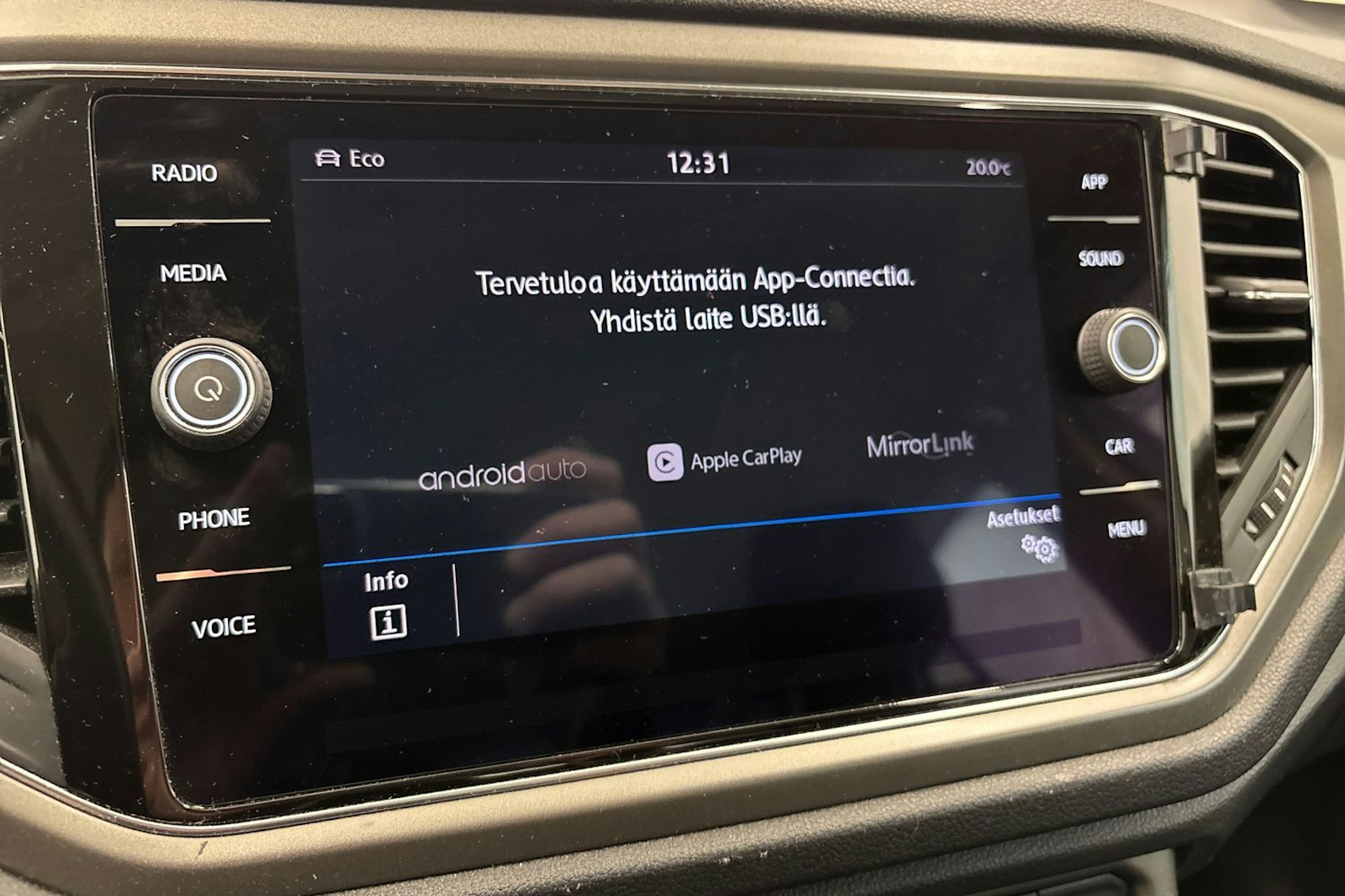 met. valkoinen Volkswagen T-Roc 2020 kuva 20.