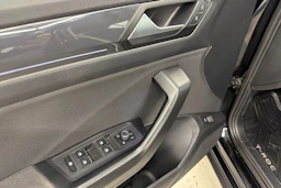 musta Volkswagen T-Roc 2020 kuva 11.