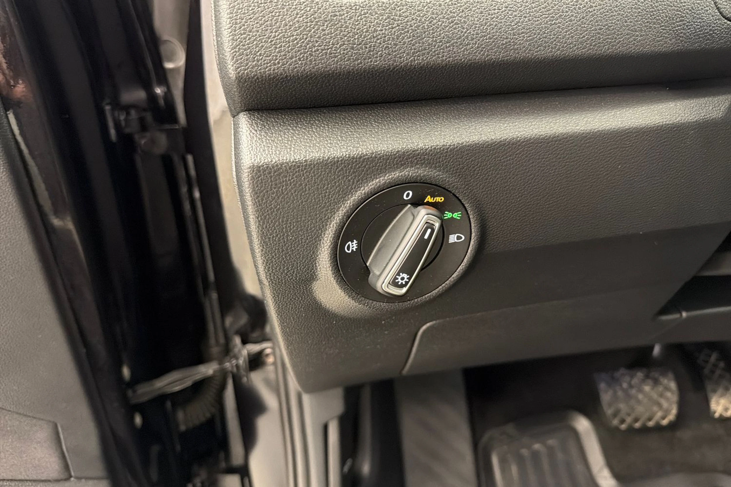 musta Volkswagen T-Roc 2020 kuva 12.