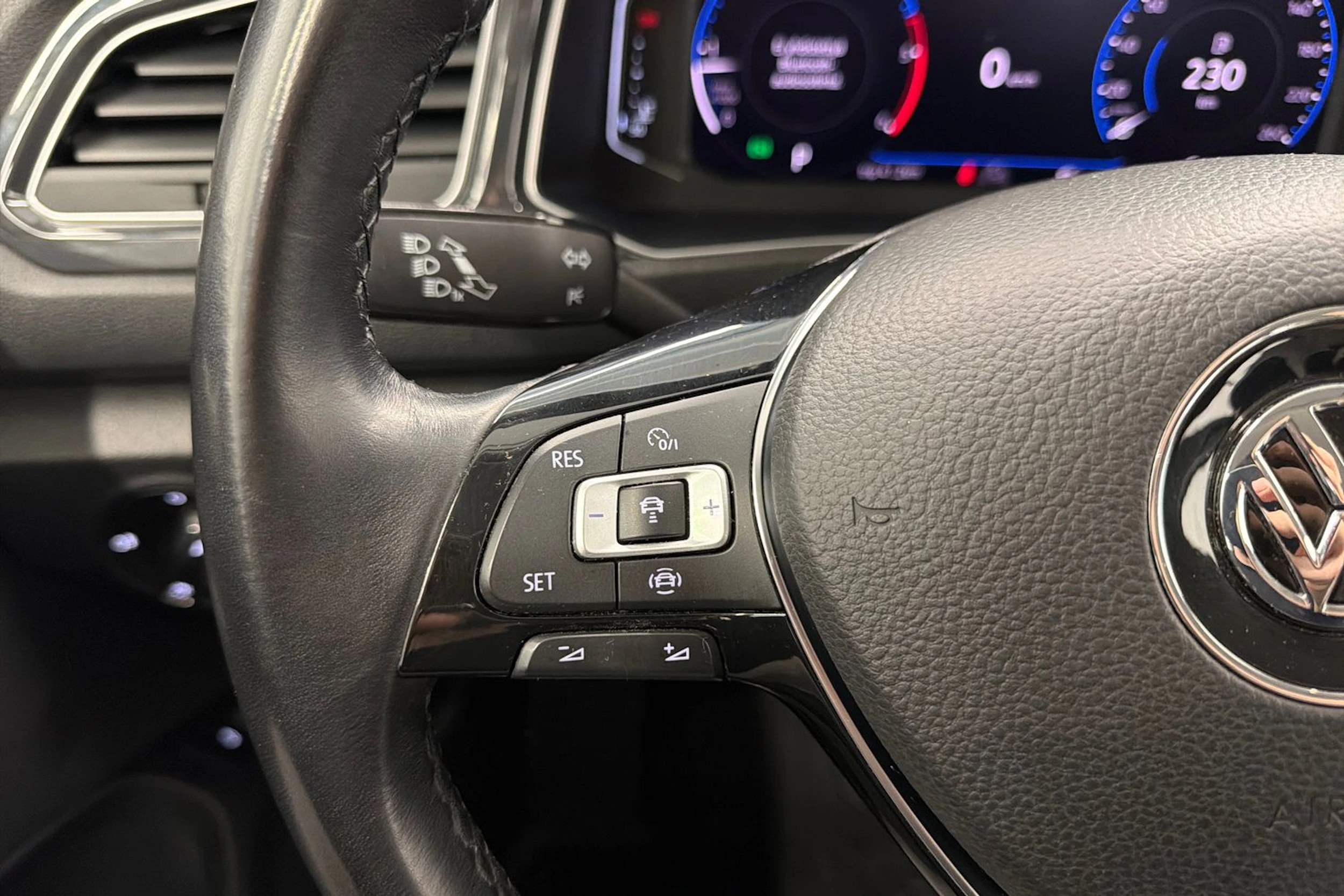 musta Volkswagen T-Roc 2020 kuva 13.