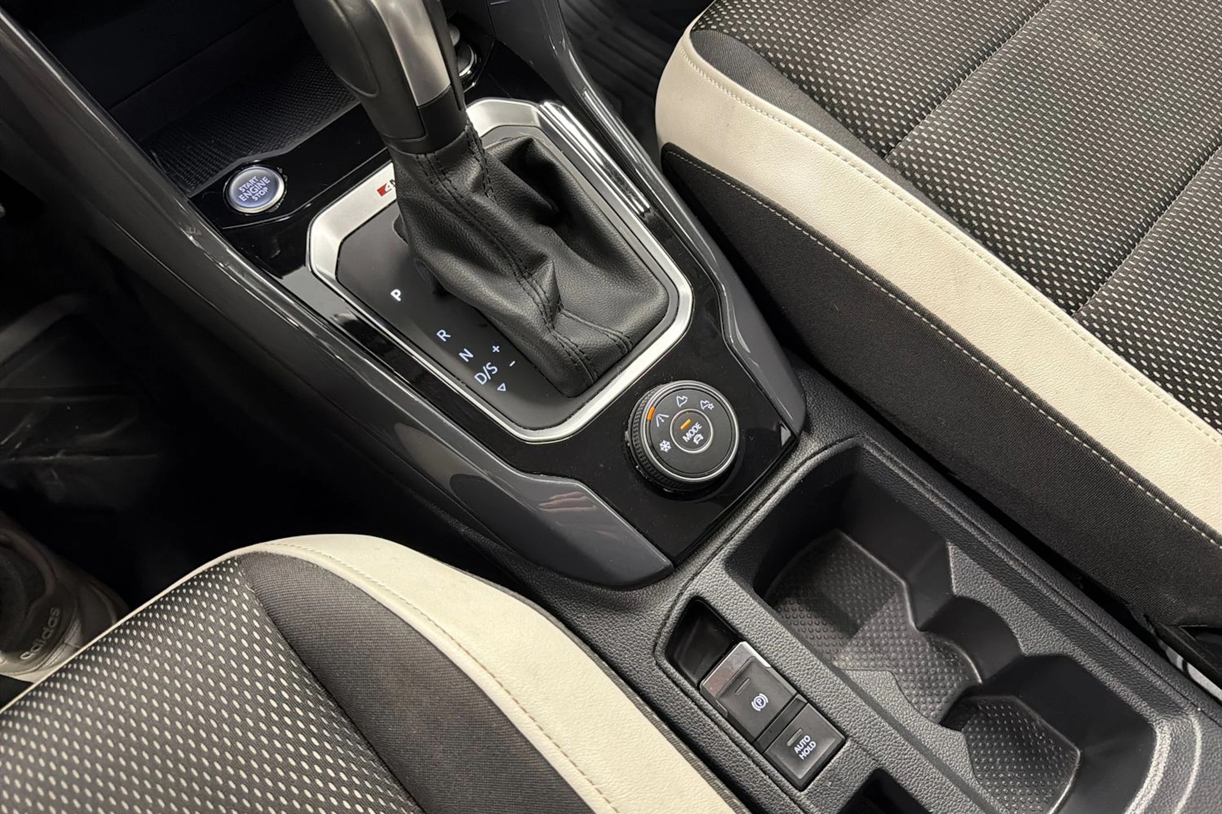 musta Volkswagen T-Roc 2020 kuva 18.