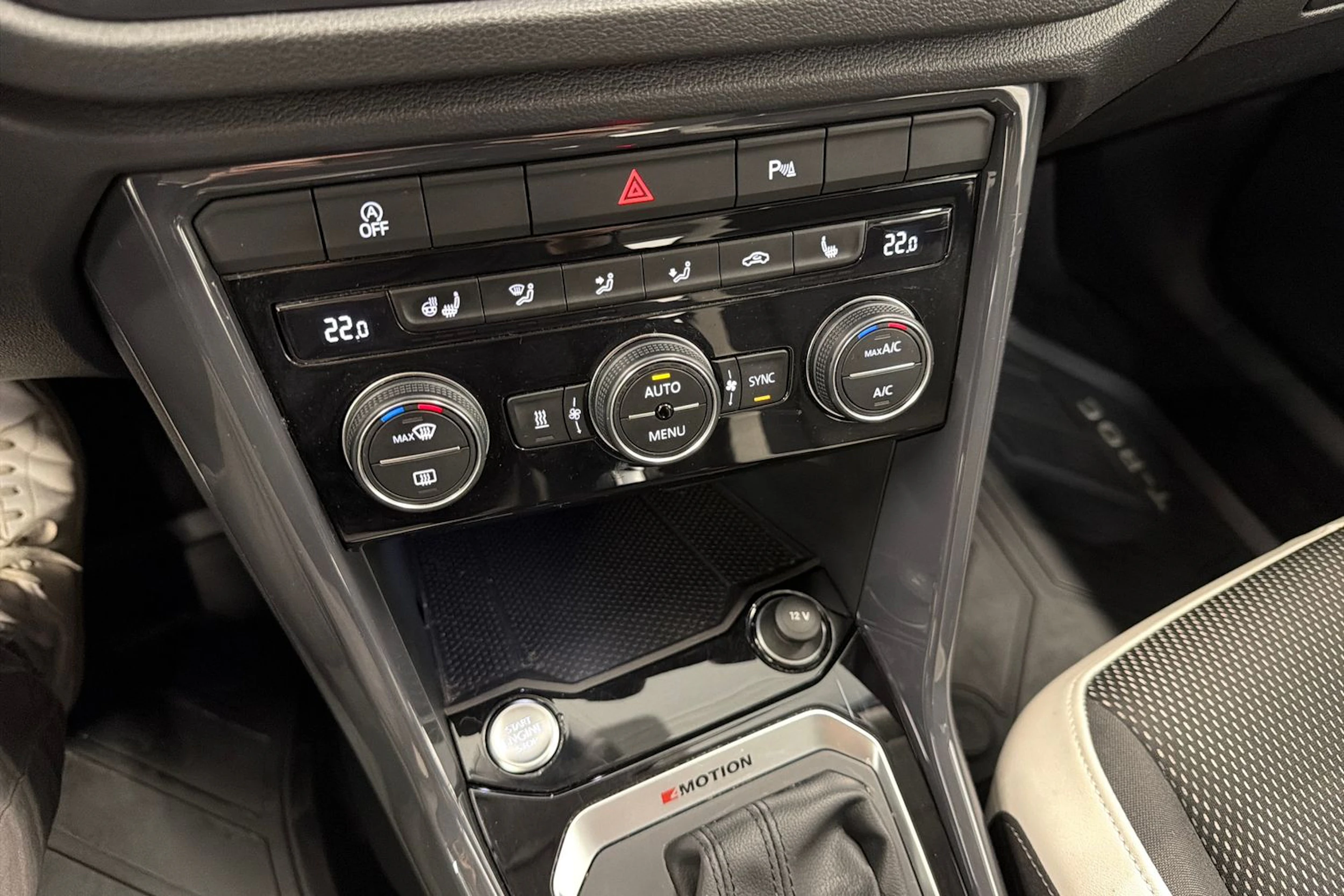 musta Volkswagen T-Roc 2020 kuva 19.