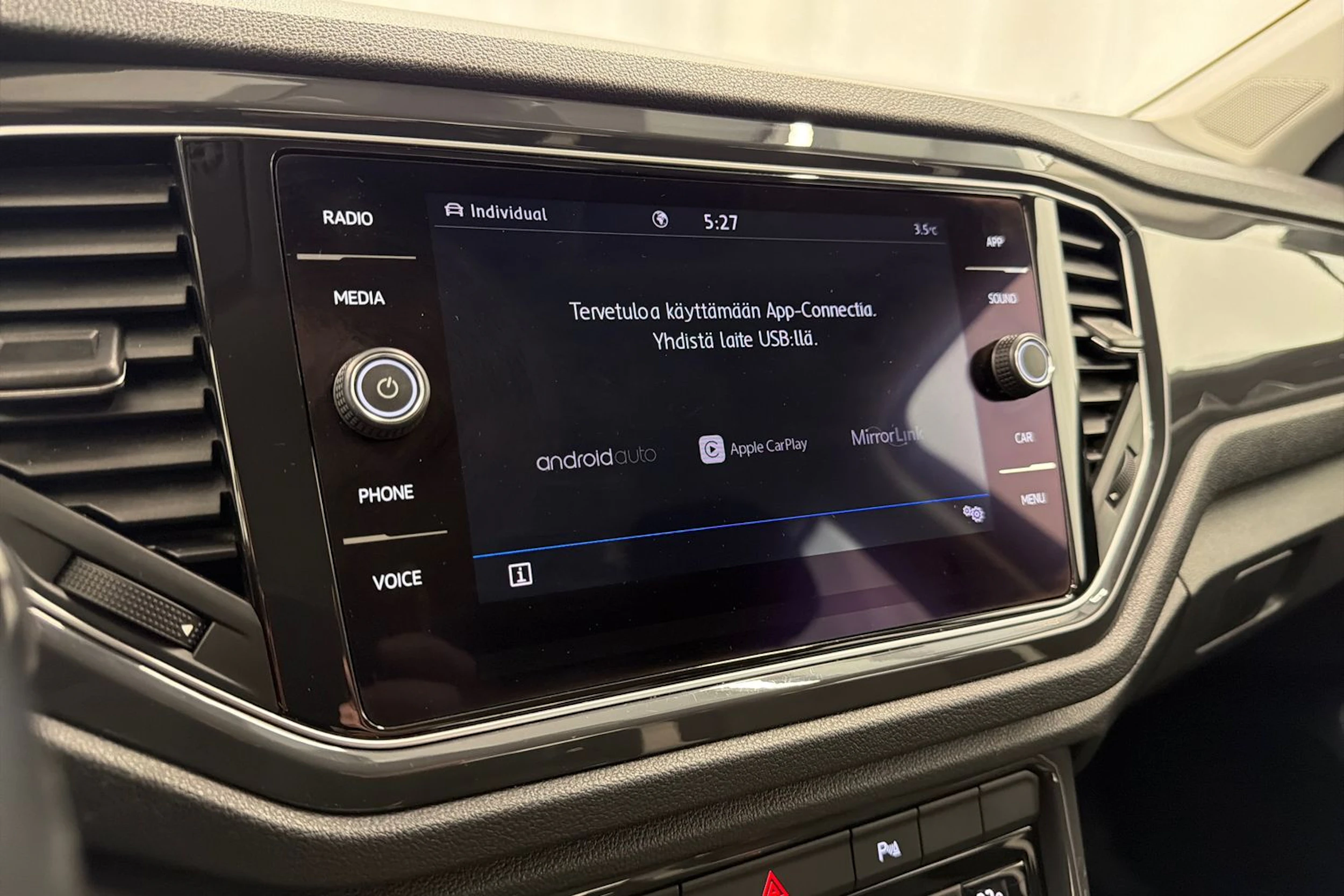 musta Volkswagen T-Roc 2020 kuva 20.