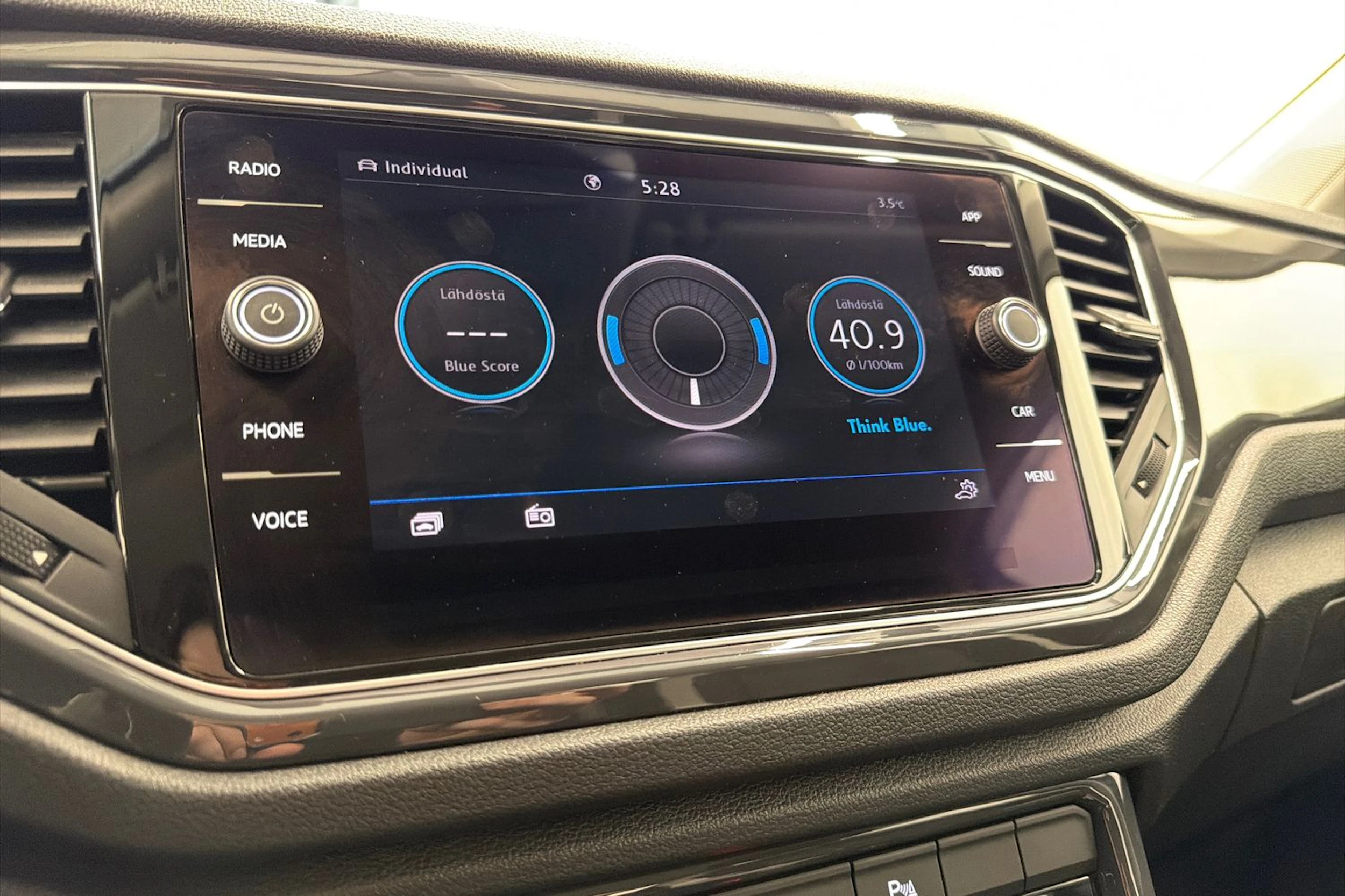 musta Volkswagen T-Roc 2020 kuva 23.