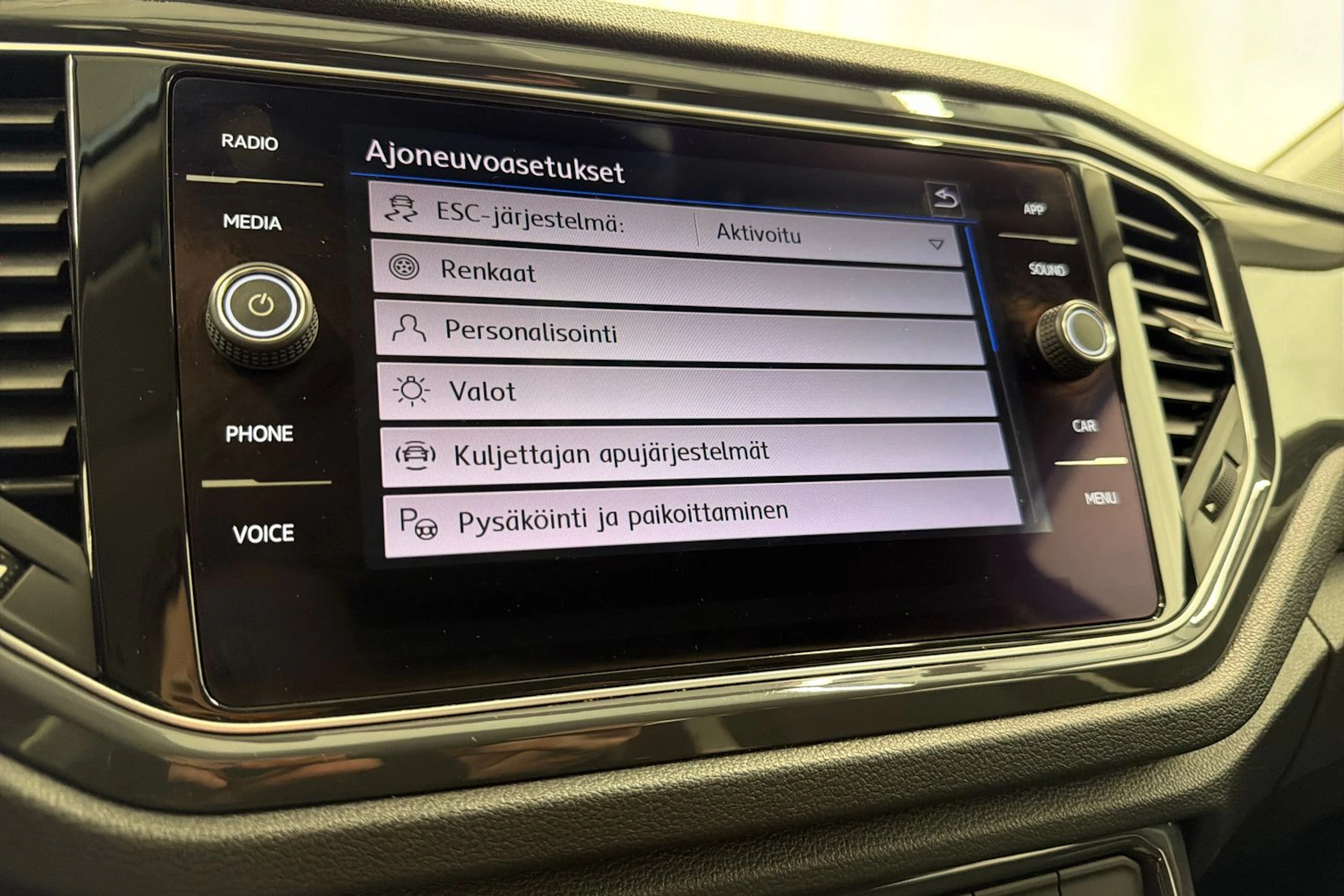 musta Volkswagen T-Roc 2020 kuva 24.