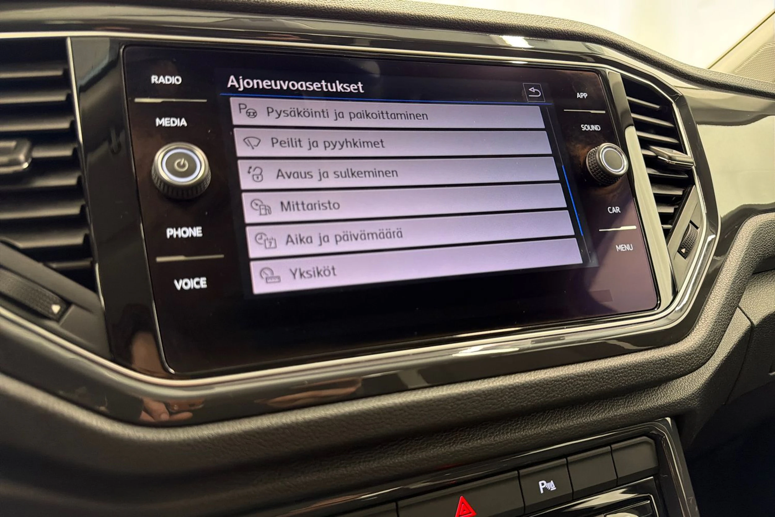 musta Volkswagen T-Roc 2020 kuva 25.