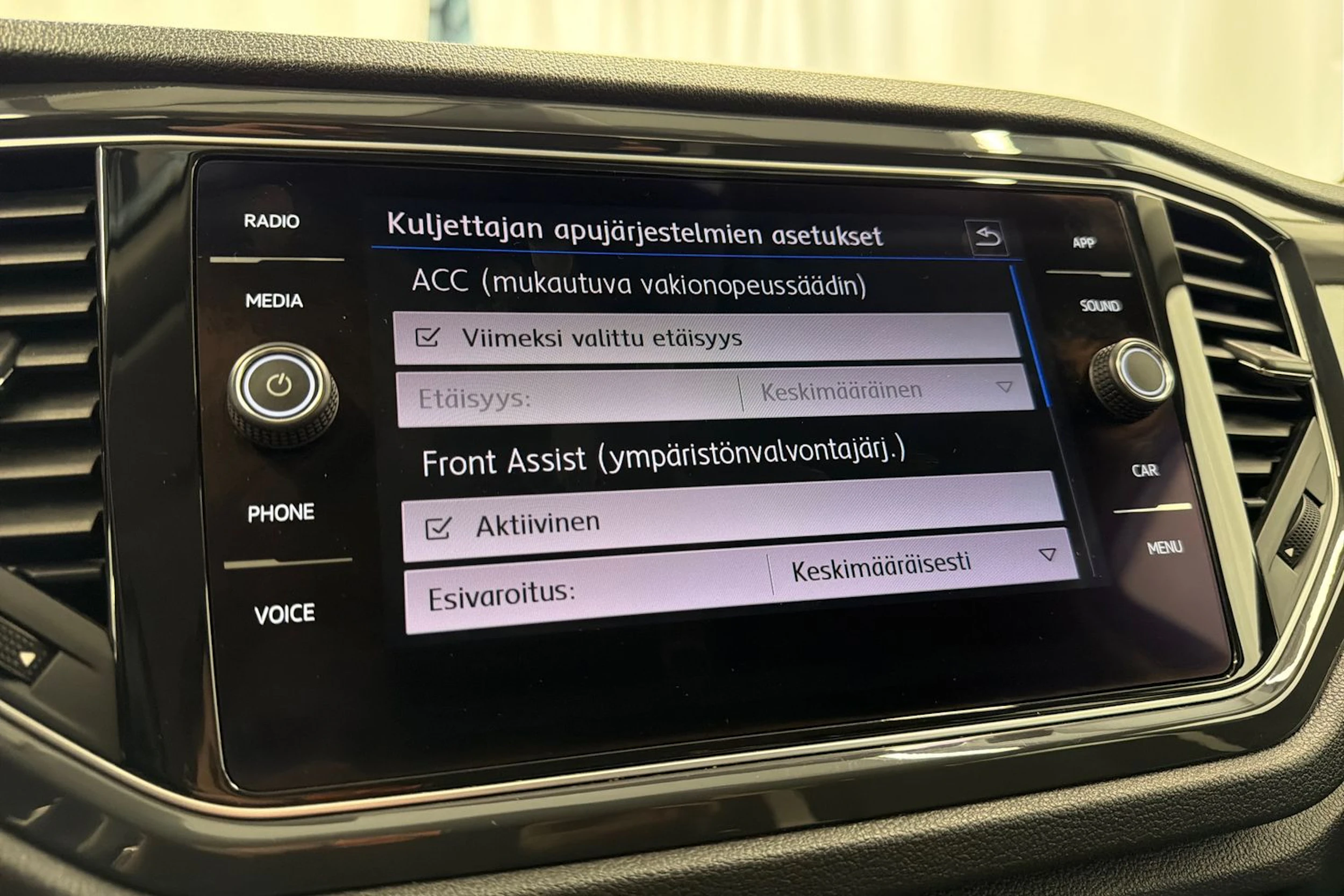 musta Volkswagen T-Roc 2020 kuva 26.